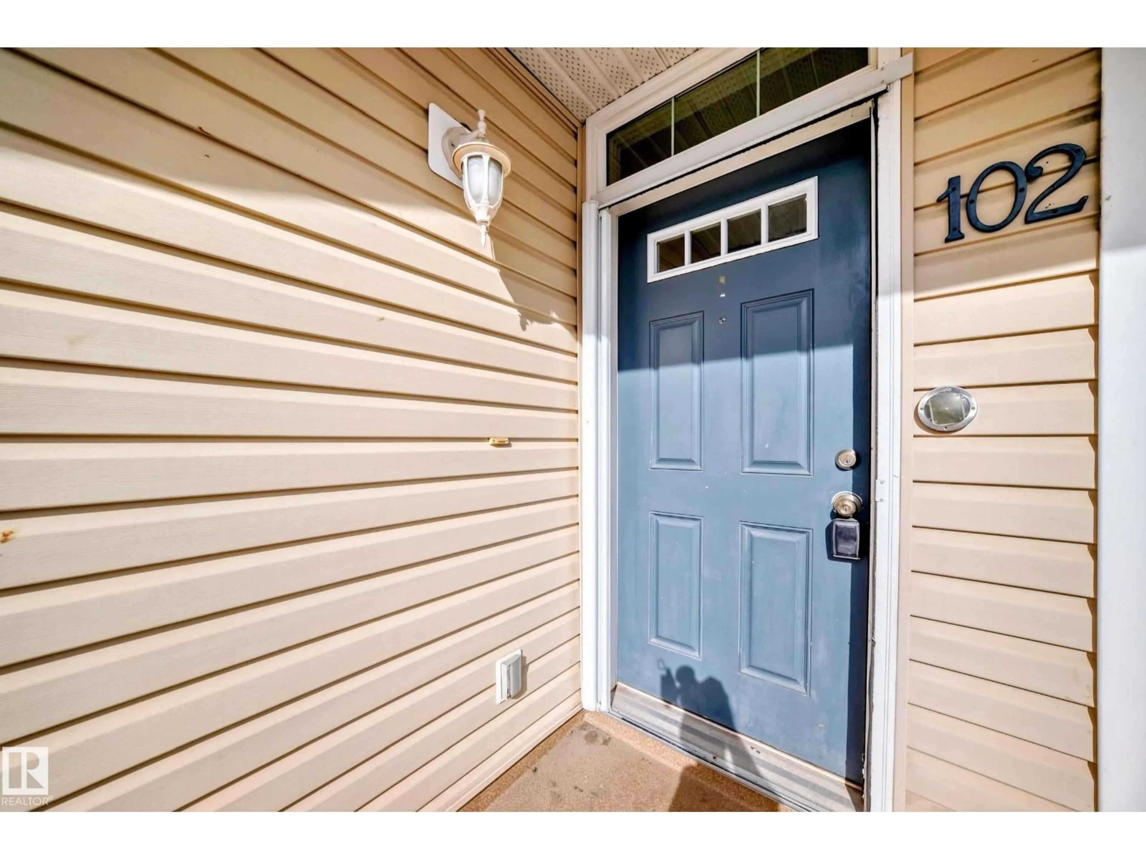 Indoor entryway for #102 - 3010 33 AV, Edmonton Alberta T6T0C3