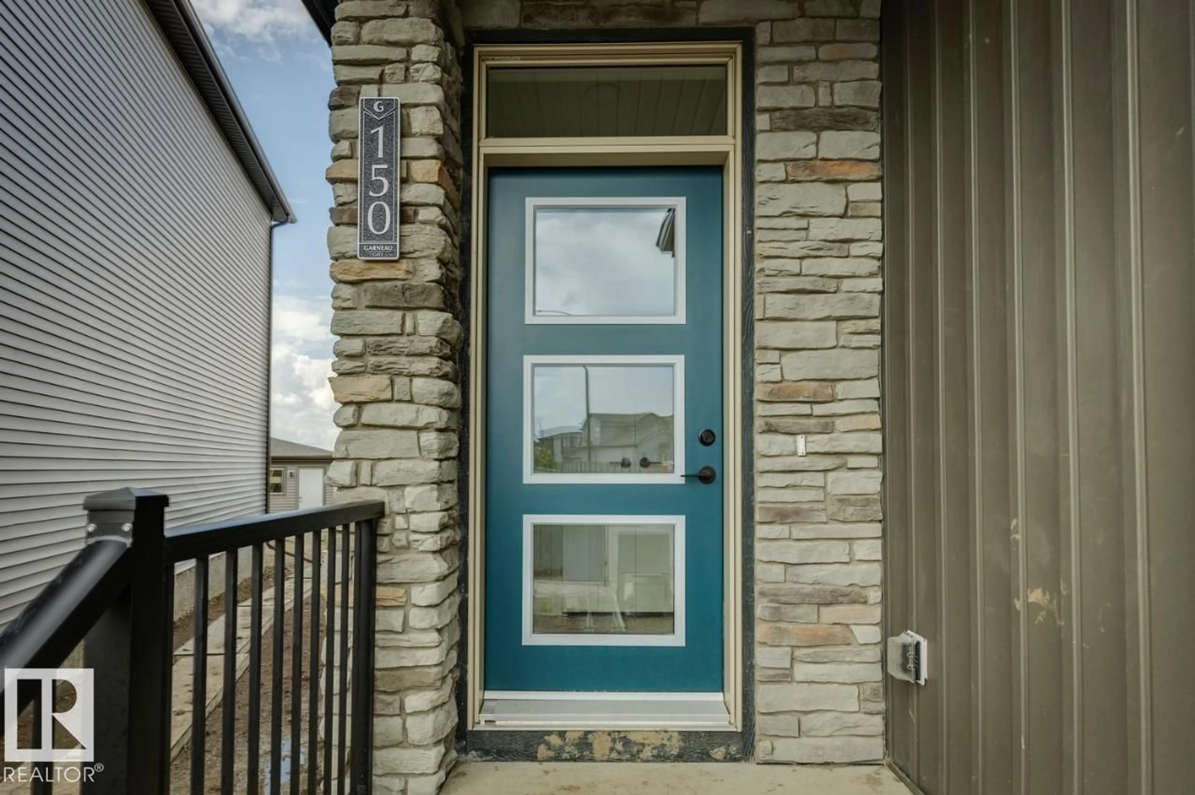Indoor entryway for 150 GARNEAU GA, Spruce Grove Alberta T7X0Z5