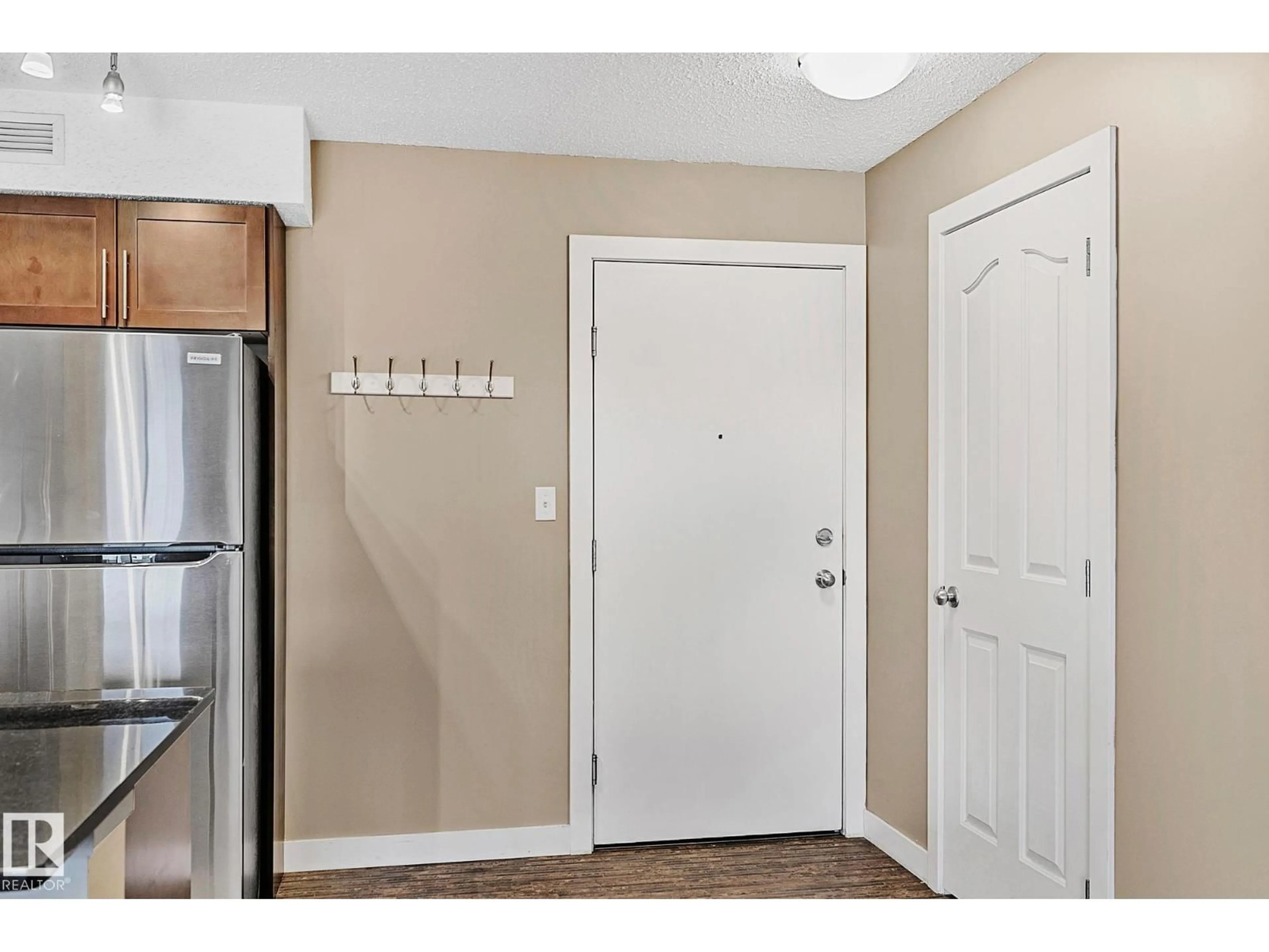 Indoor entryway for #413 - 11820 22 AV, Edmonton Alberta T6W2A2