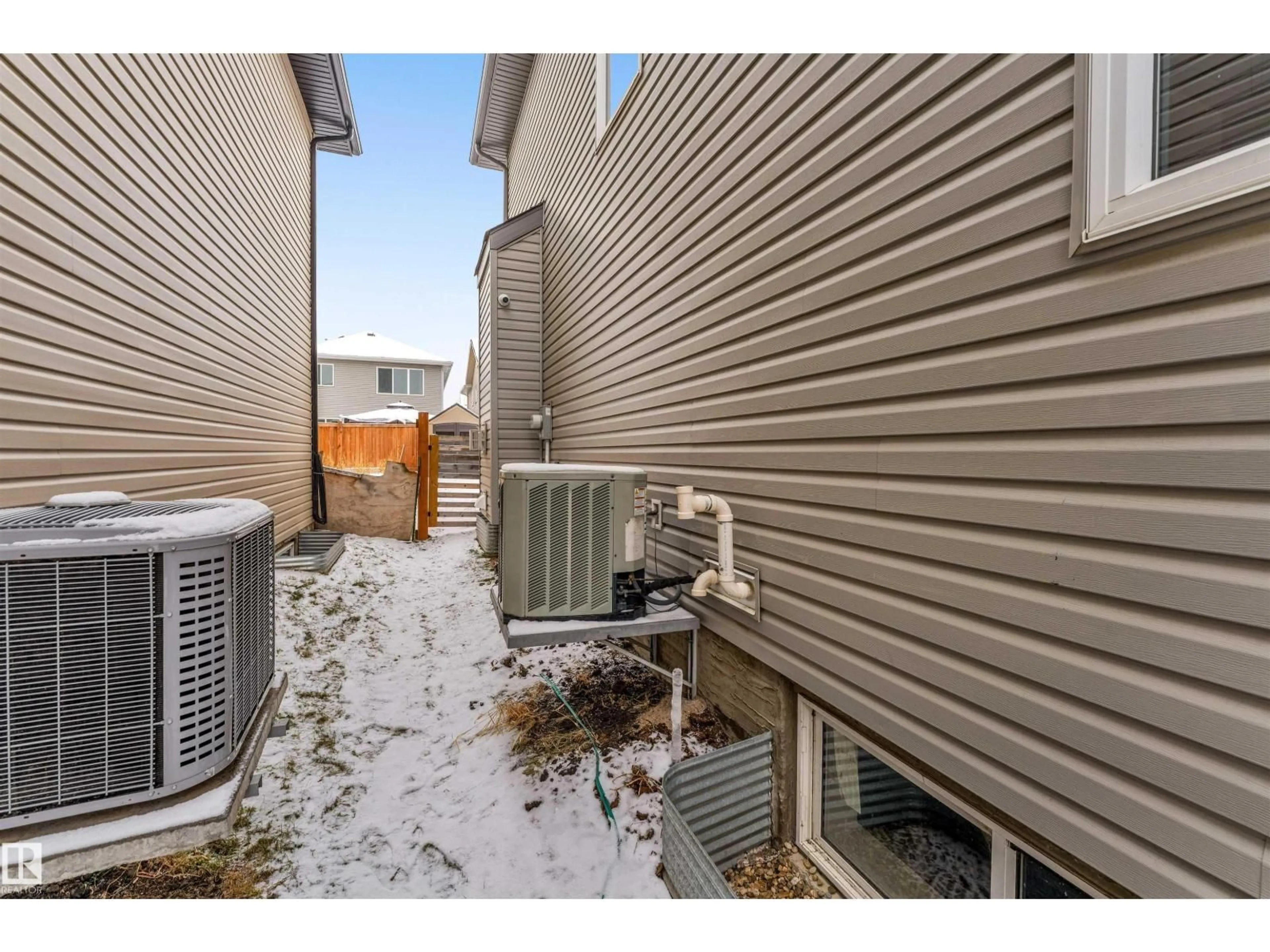 Patio, street for 2812 15 ST, Edmonton Alberta T6T0V5