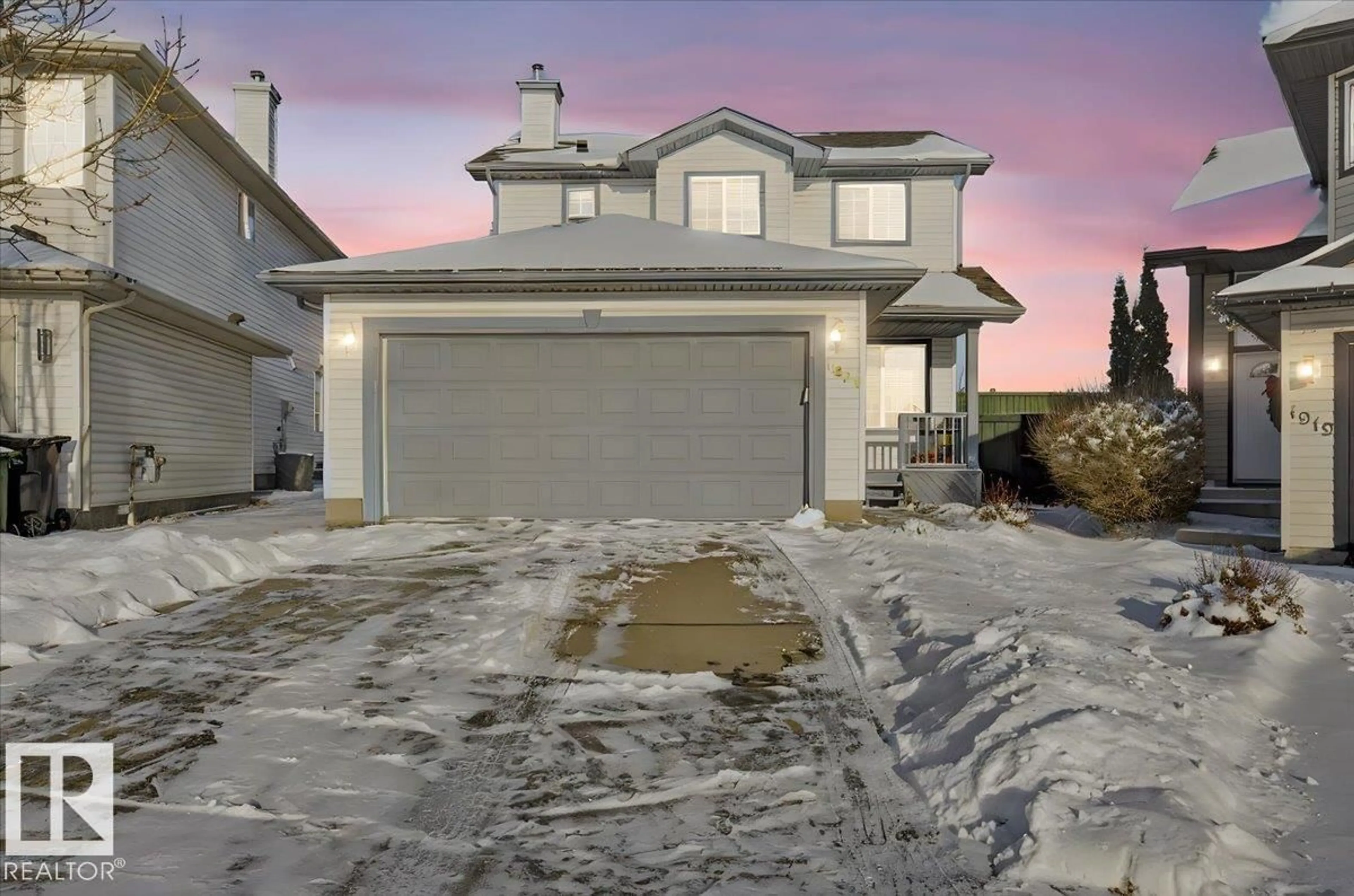 A pic from outside/outdoor area/front of a property/back of a property/a pic from drone, street for 1921 GARNETT WY, Edmonton Alberta T5T6T6