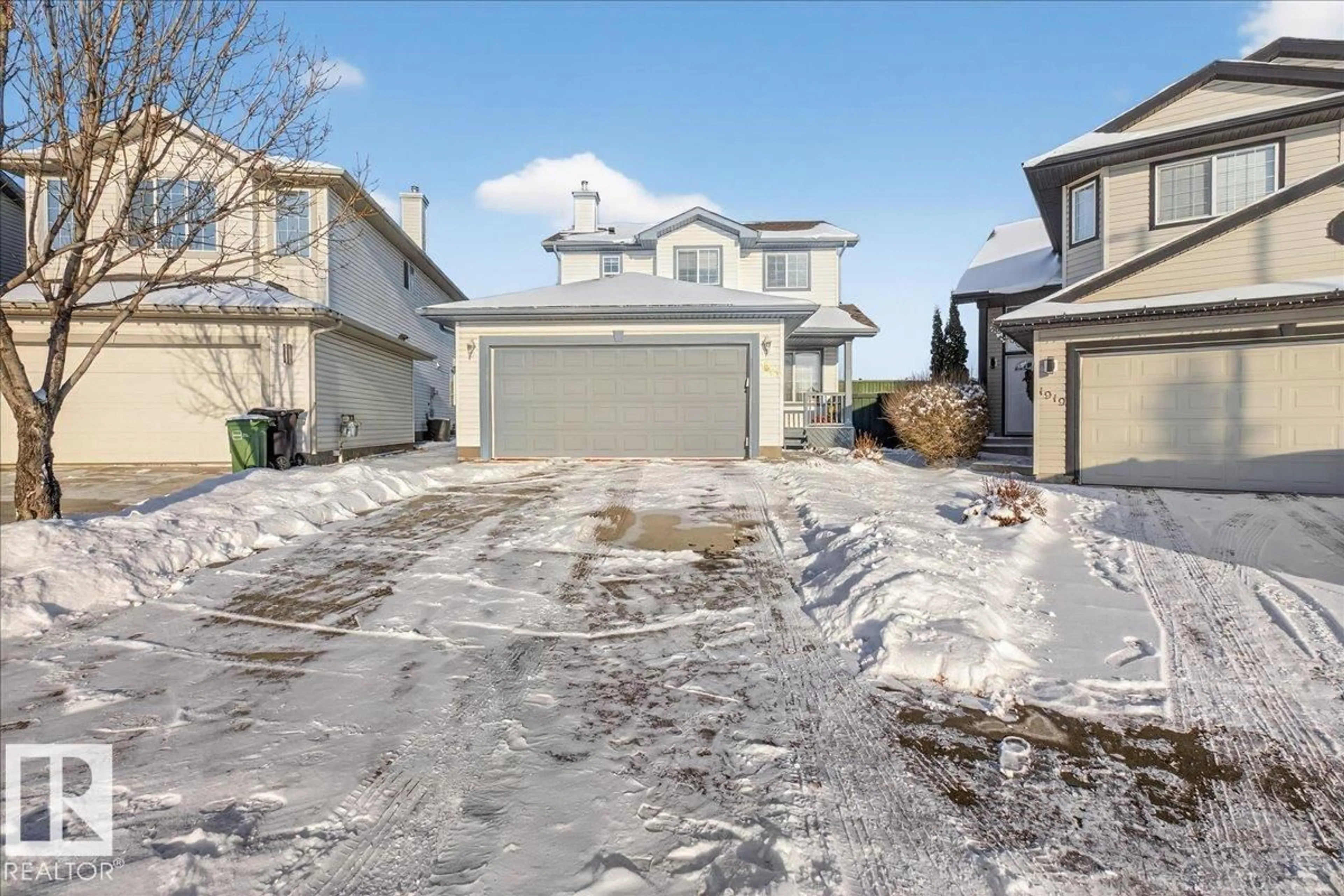 A pic from outside/outdoor area/front of a property/back of a property/a pic from drone, street for 1921 GARNETT WY, Edmonton Alberta T5T6T6