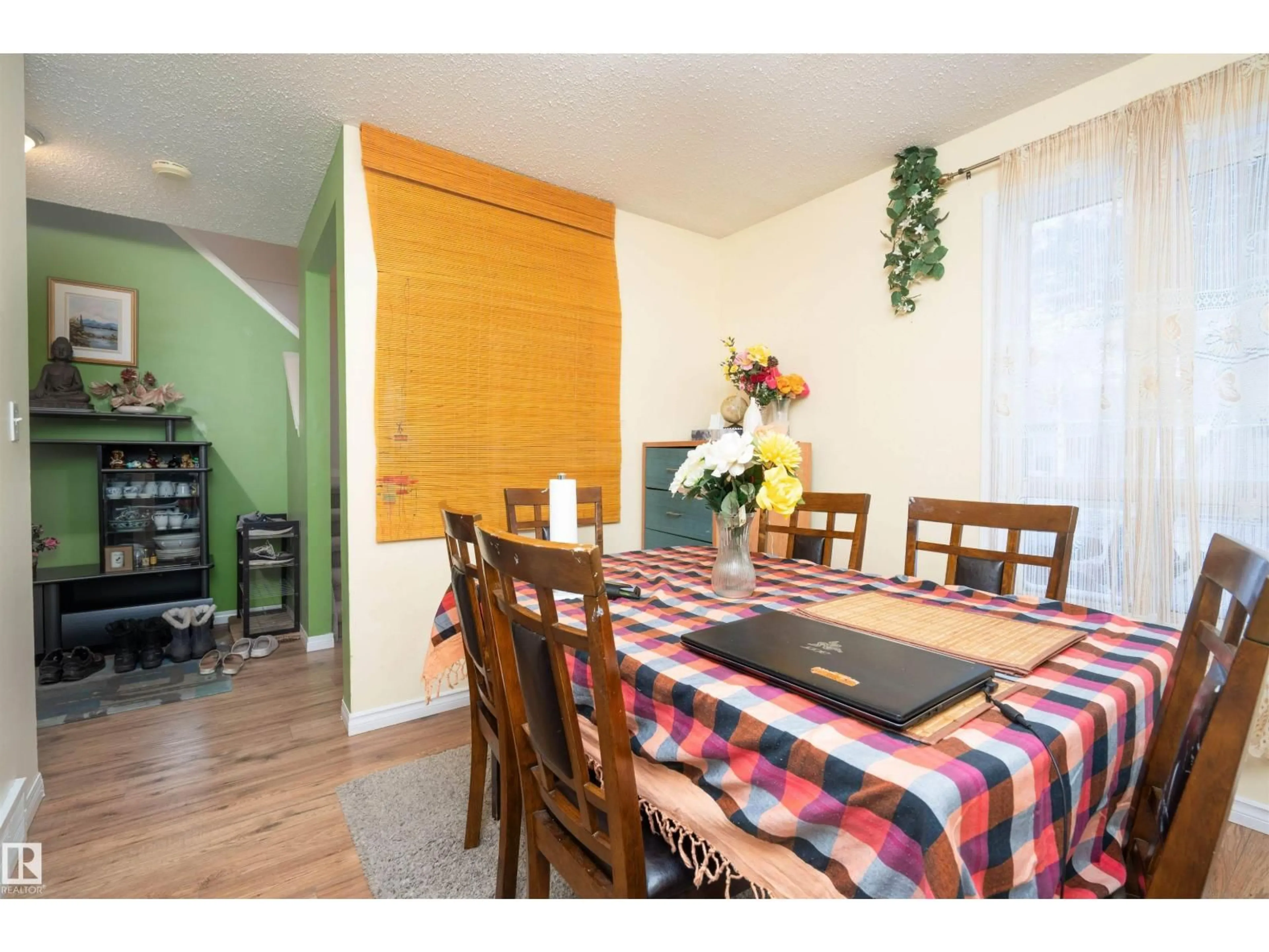 Dining room, wood/laminate floor for 644 SADDLEBACK RD, Edmonton Alberta T6J4Z3