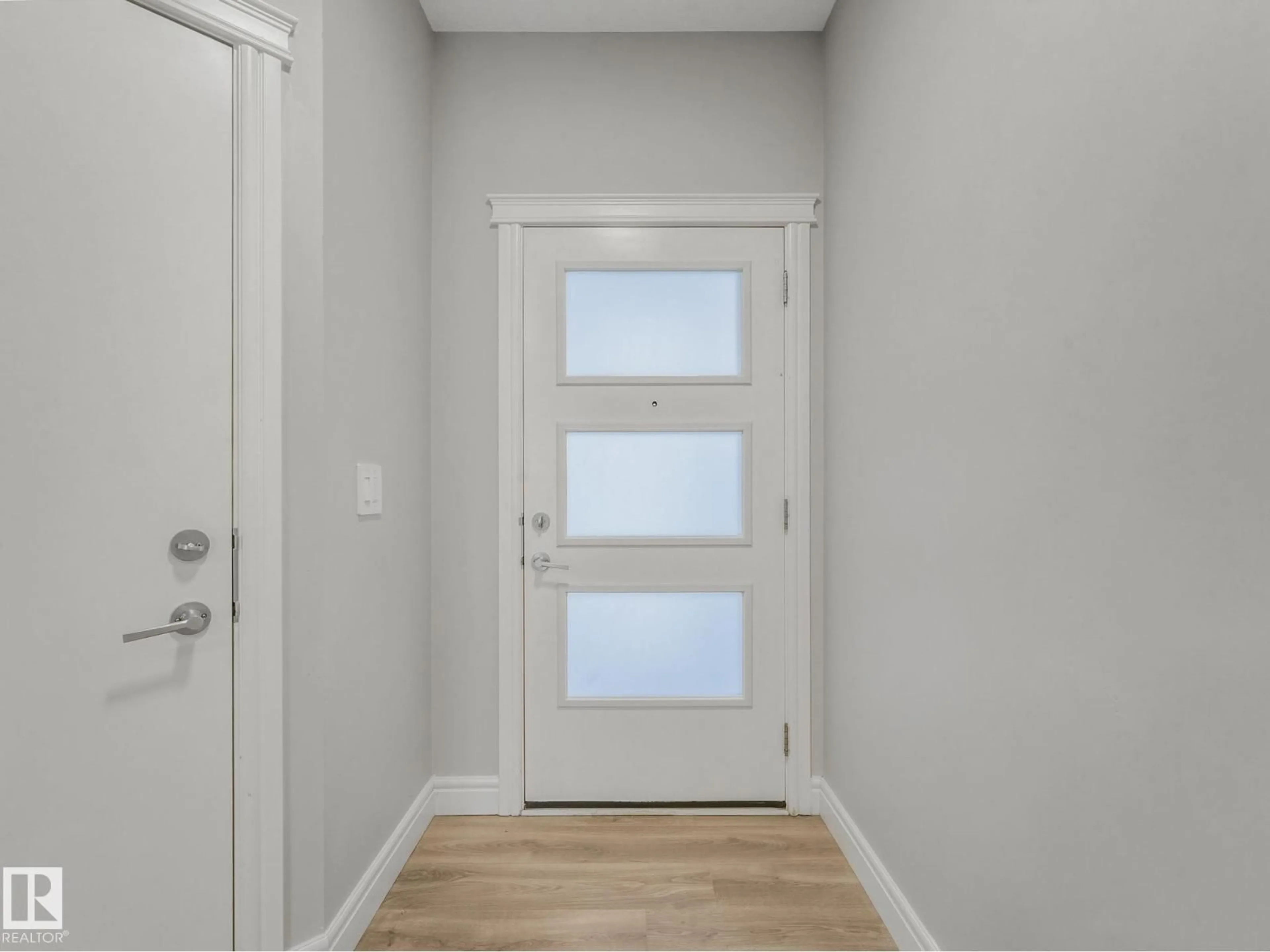 Indoor entryway for 5611 KOOTOOK PL, Edmonton Alberta T6W4Z5