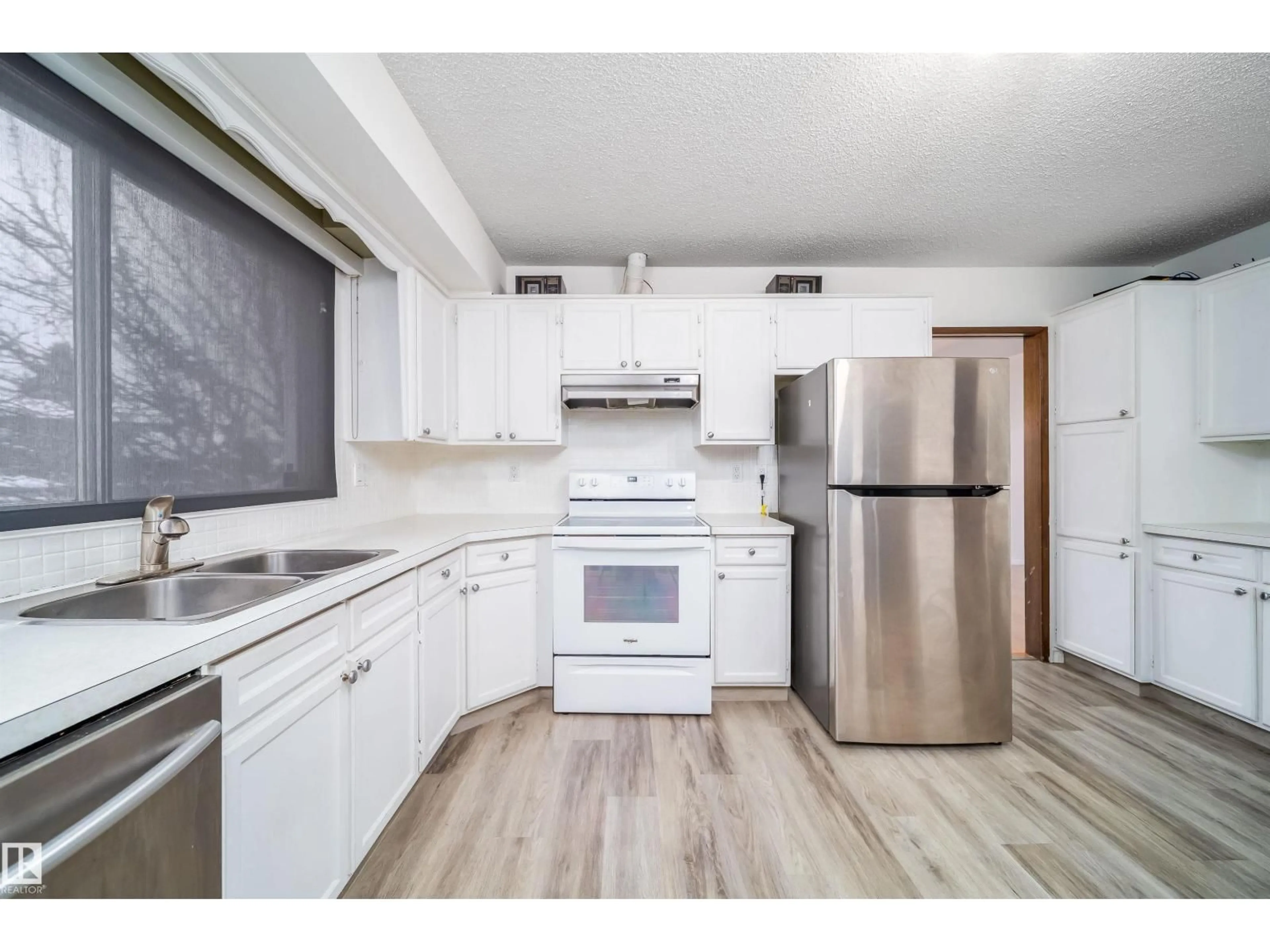 Standard kitchen, wood/laminate floor for NW - 12203 158 AV, Edmonton Alberta T5X2X9