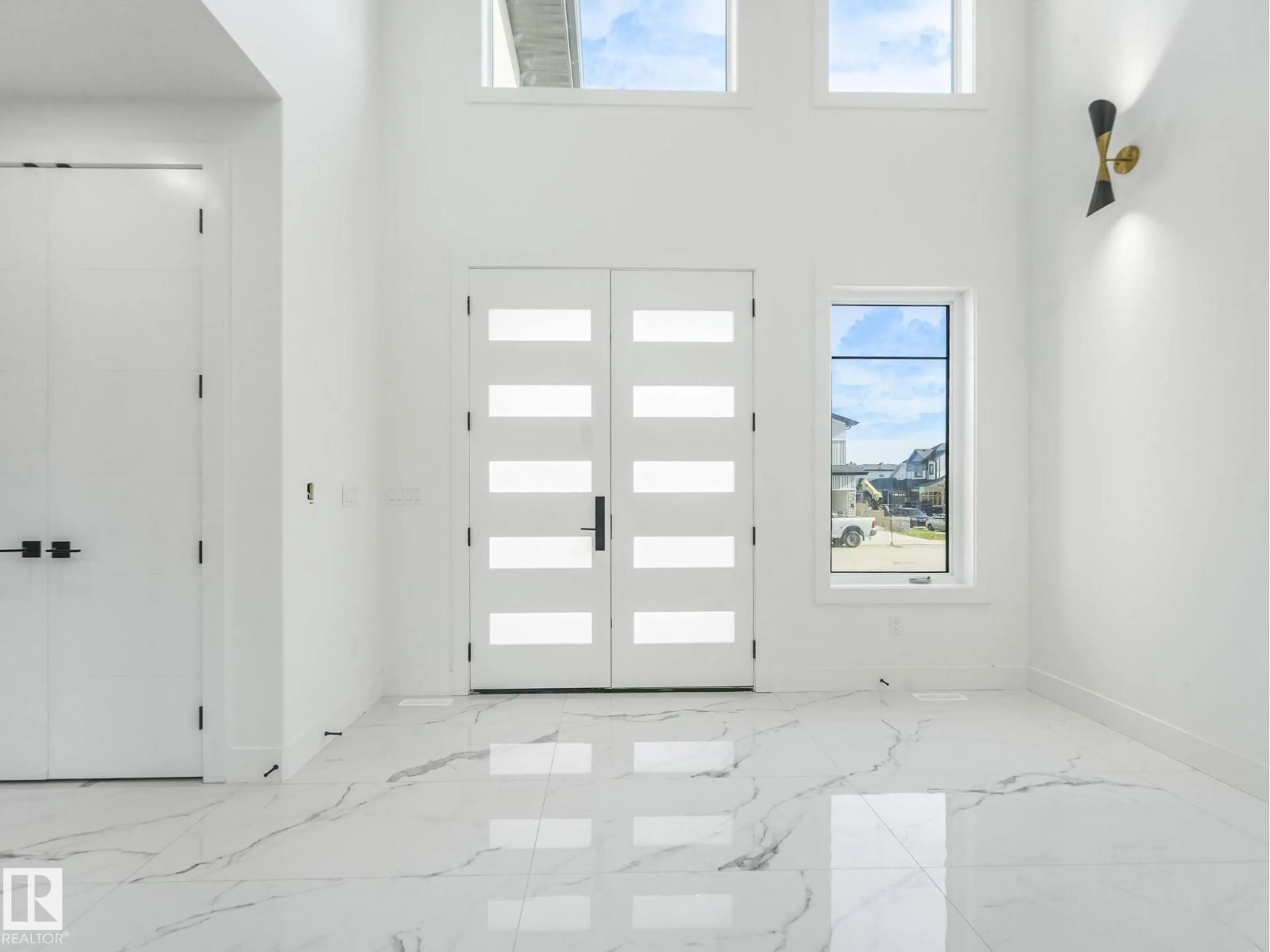 Indoor entryway for 715 165 AV, Edmonton Alberta T5Y4J1