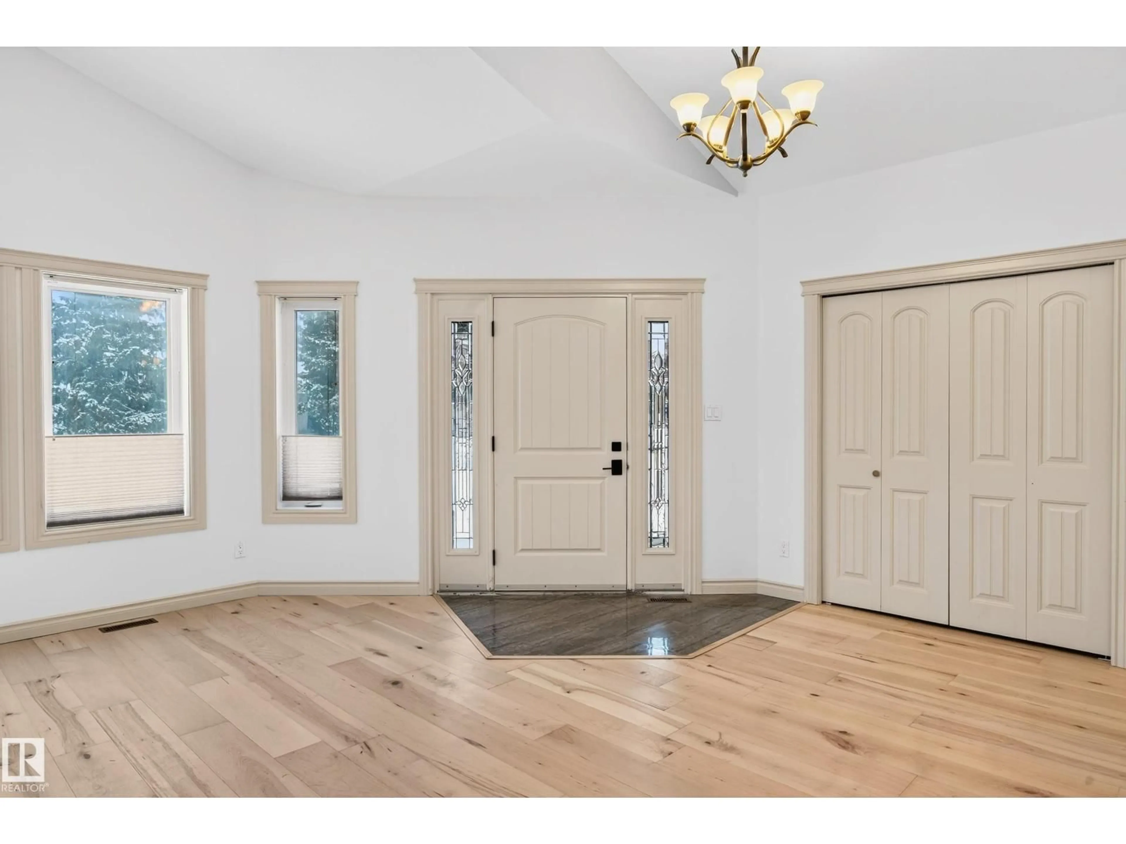 Indoor entryway for 9328 152 ST, Edmonton Alberta T5R1M9