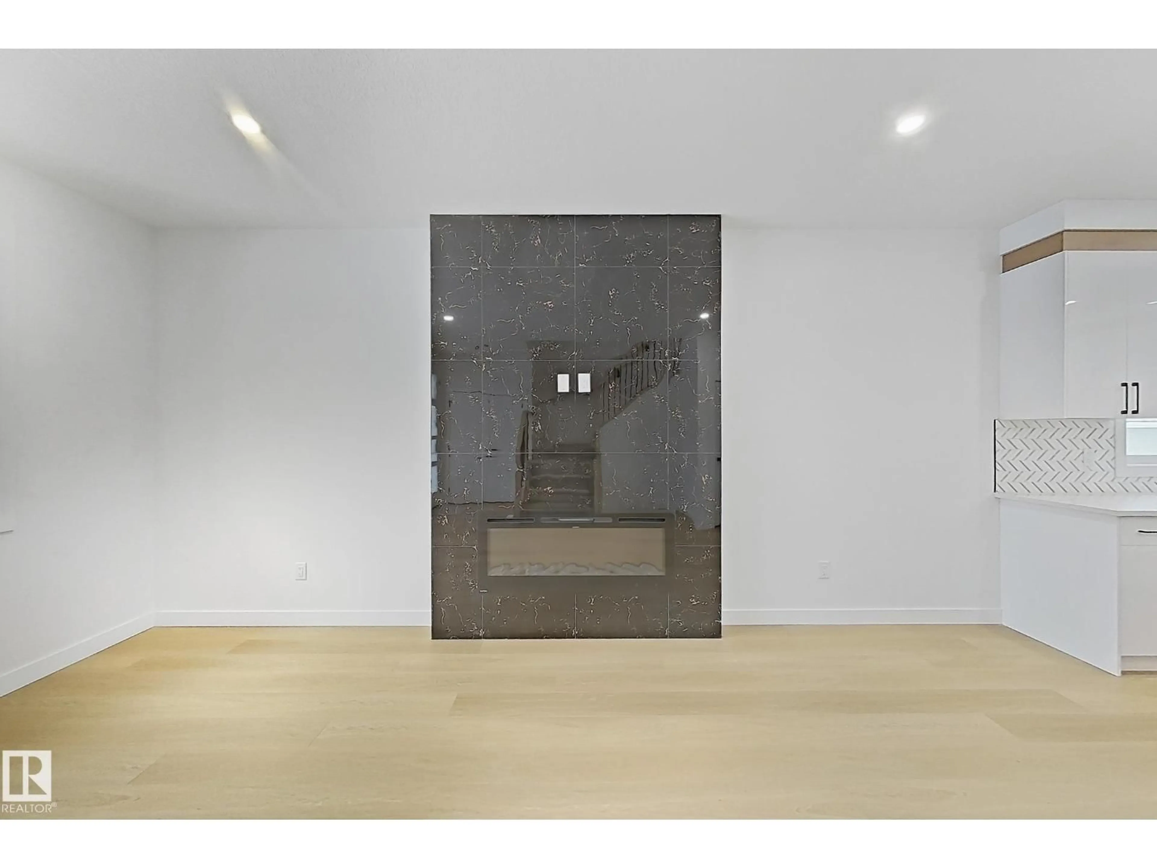 Indoor foyer for 334 ROBERTS WYND, Leduc Alberta T9E1P9