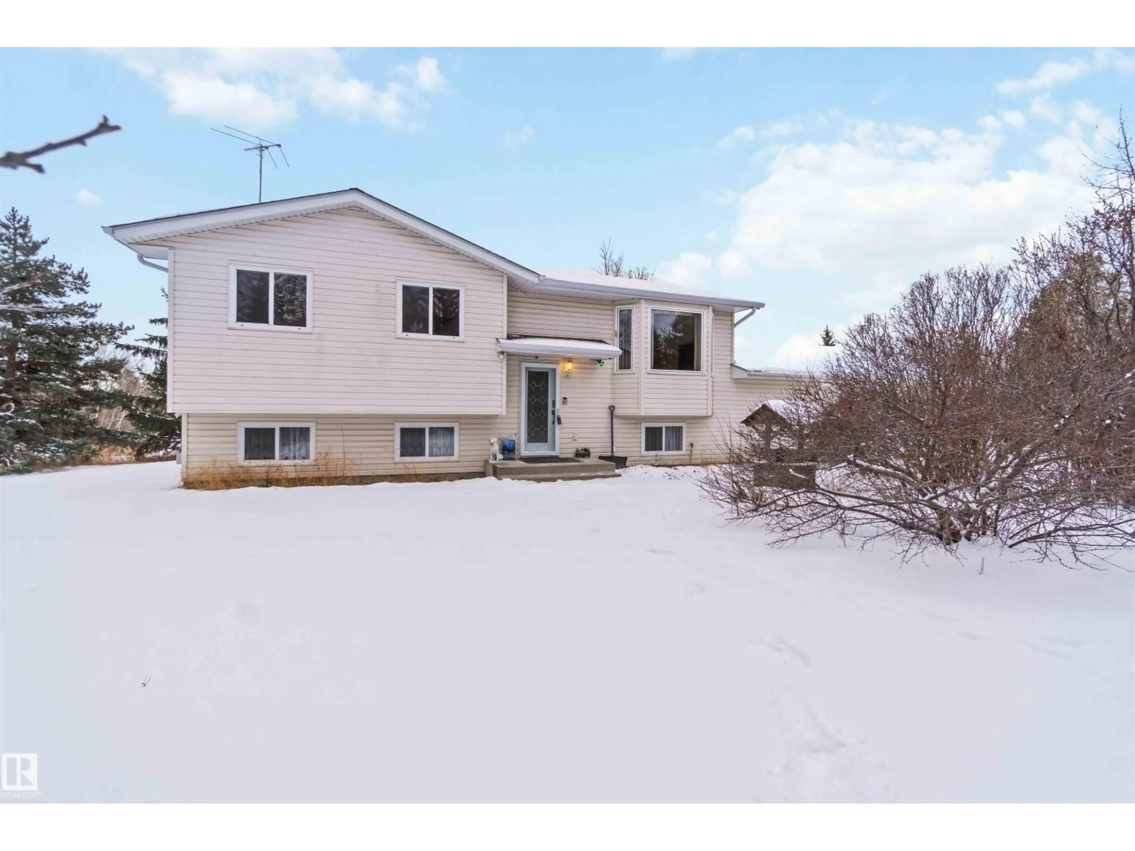 A pic from outside/outdoor area/front of a property/back of a property/a pic from drone, unknown for 8 - 53129 RANGE ROAD 14, Rural Parkland County Alberta T7Y2T3