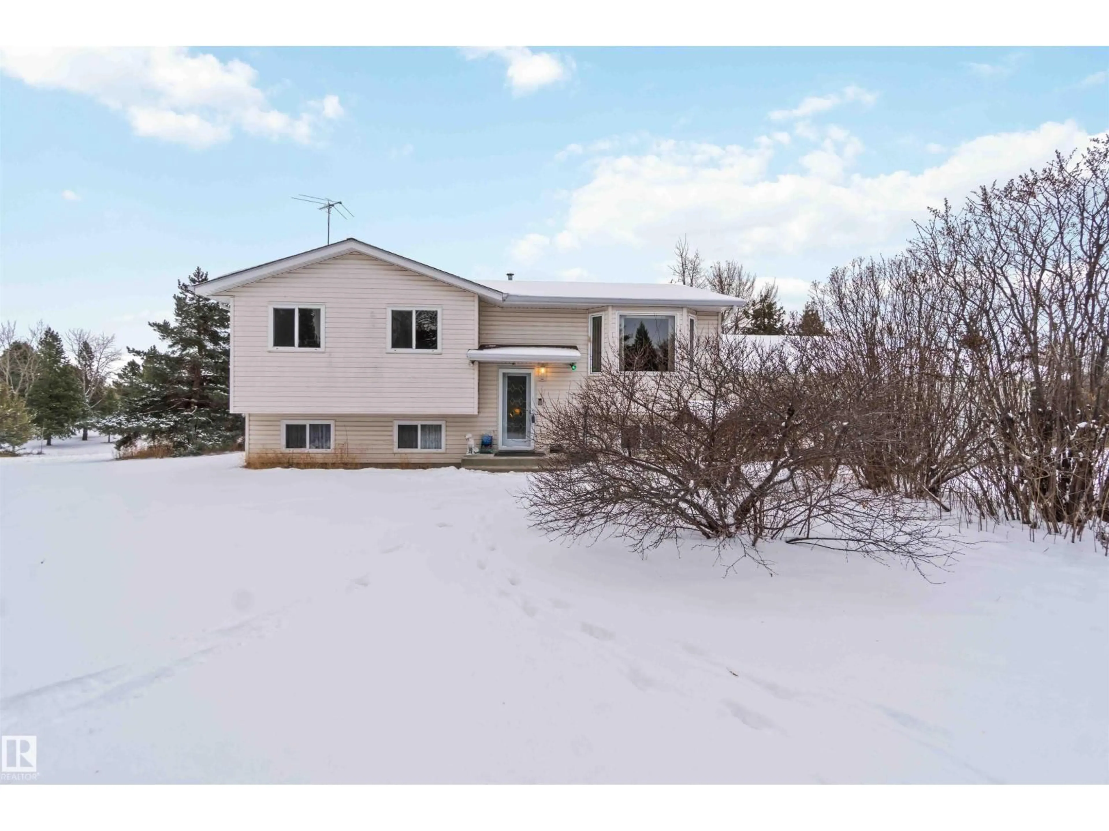 A pic from outside/outdoor area/front of a property/back of a property/a pic from drone, unknown for 8 - 53129 RANGE ROAD 14, Rural Parkland County Alberta T7Y2T3