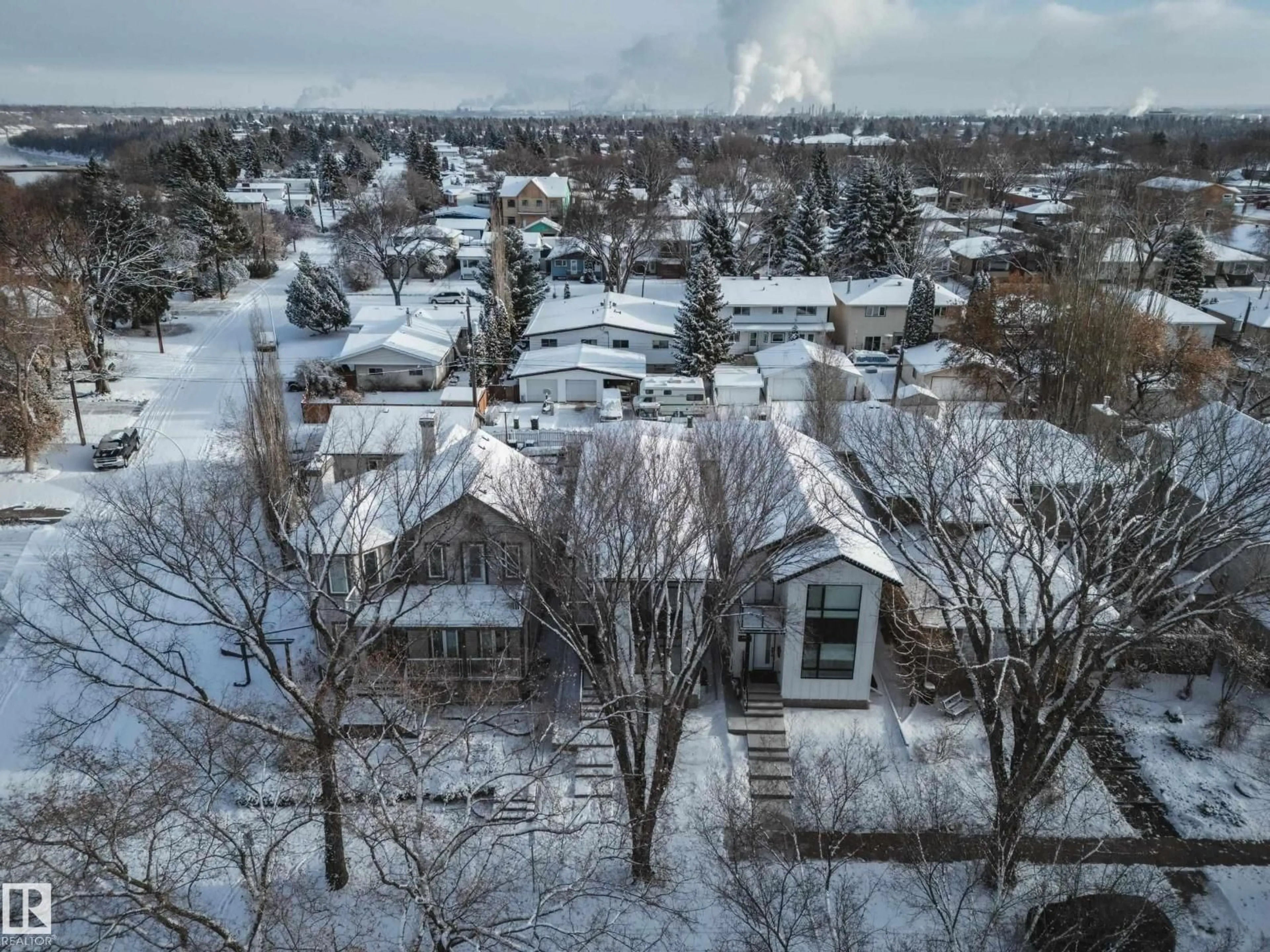 A pic from outside/outdoor area/front of a property/back of a property/a pic from drone, unknown for 10649 81 ST, Edmonton Alberta T6A3W7