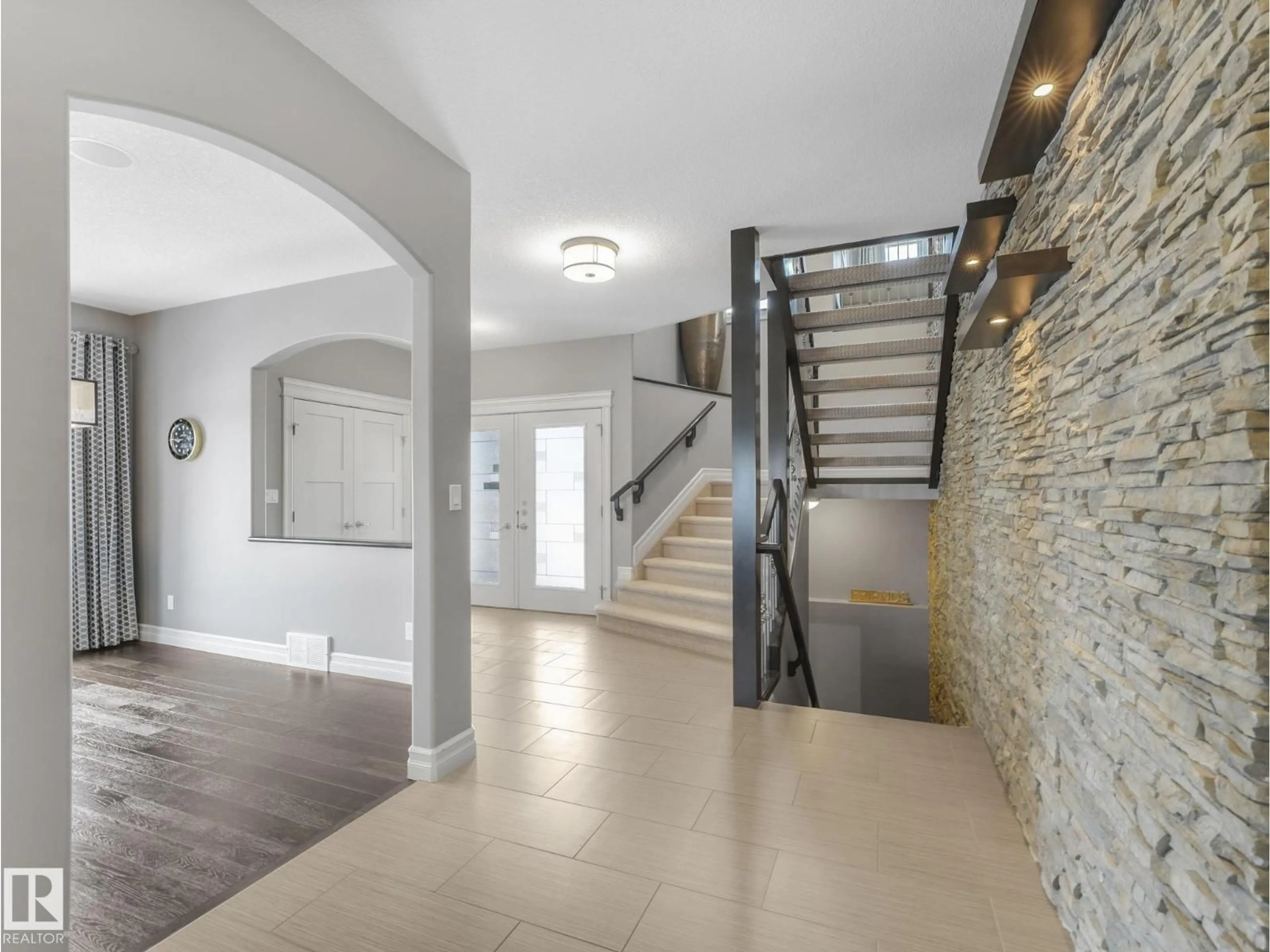 Indoor entryway for 12832 202 ST, Edmonton Alberta T5S0E5