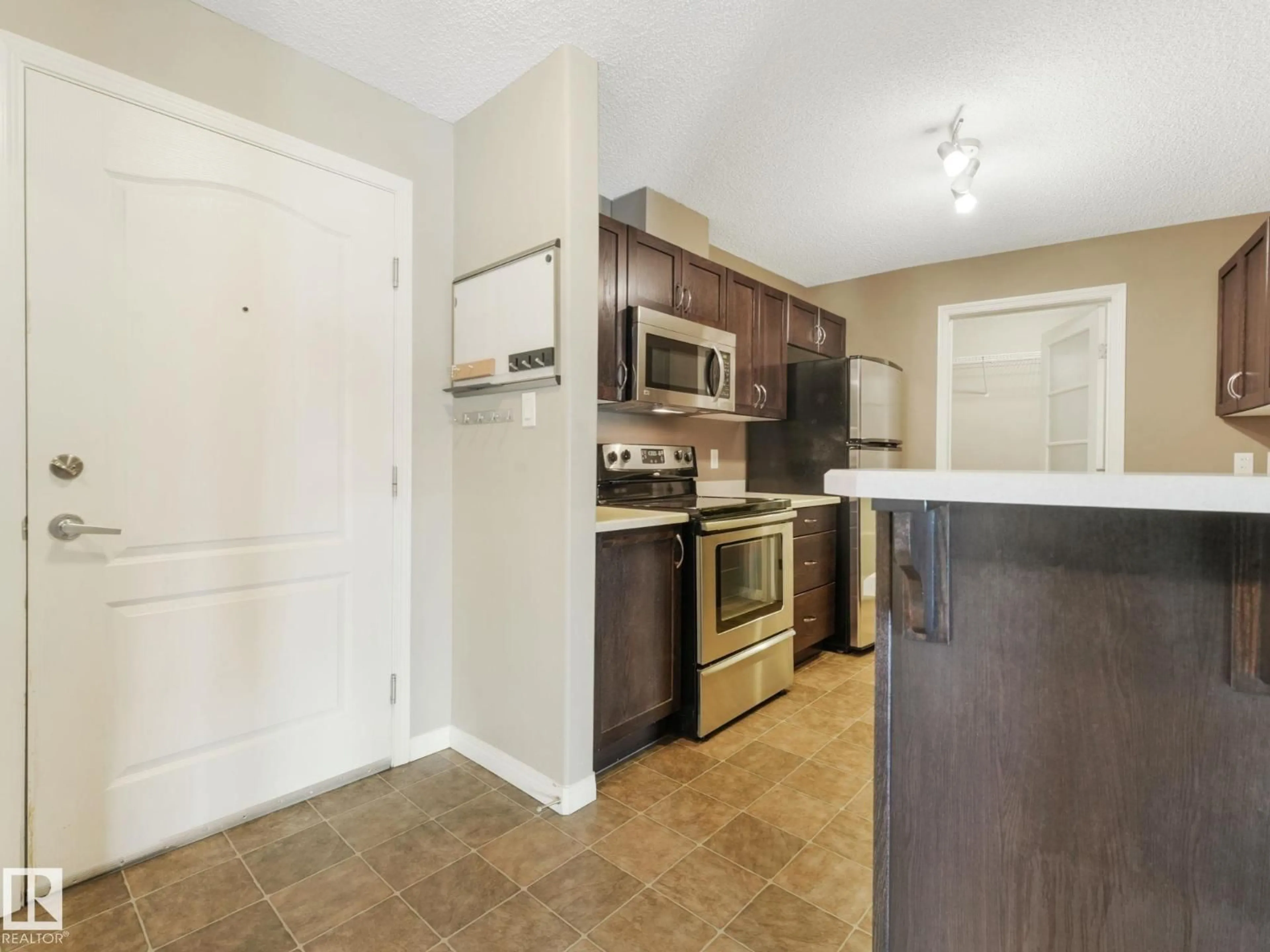 Standard kitchen, unknown for 7327 - 7330 SOUTH TERWILLEGAR DR, Edmonton Alberta T6R0L8
