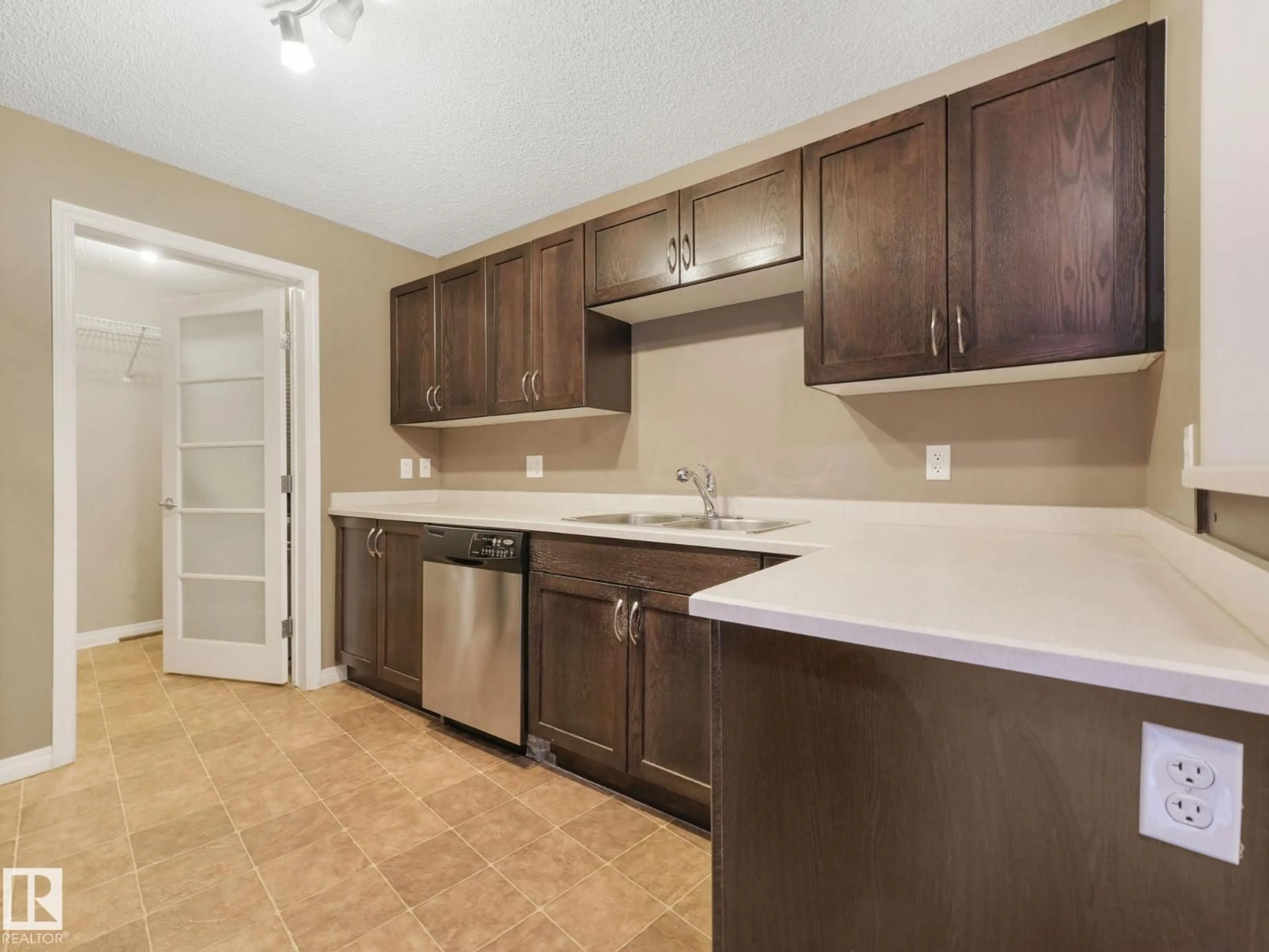 Standard kitchen, unknown for 7327 - 7330 SOUTH TERWILLEGAR DR, Edmonton Alberta T6R0L8