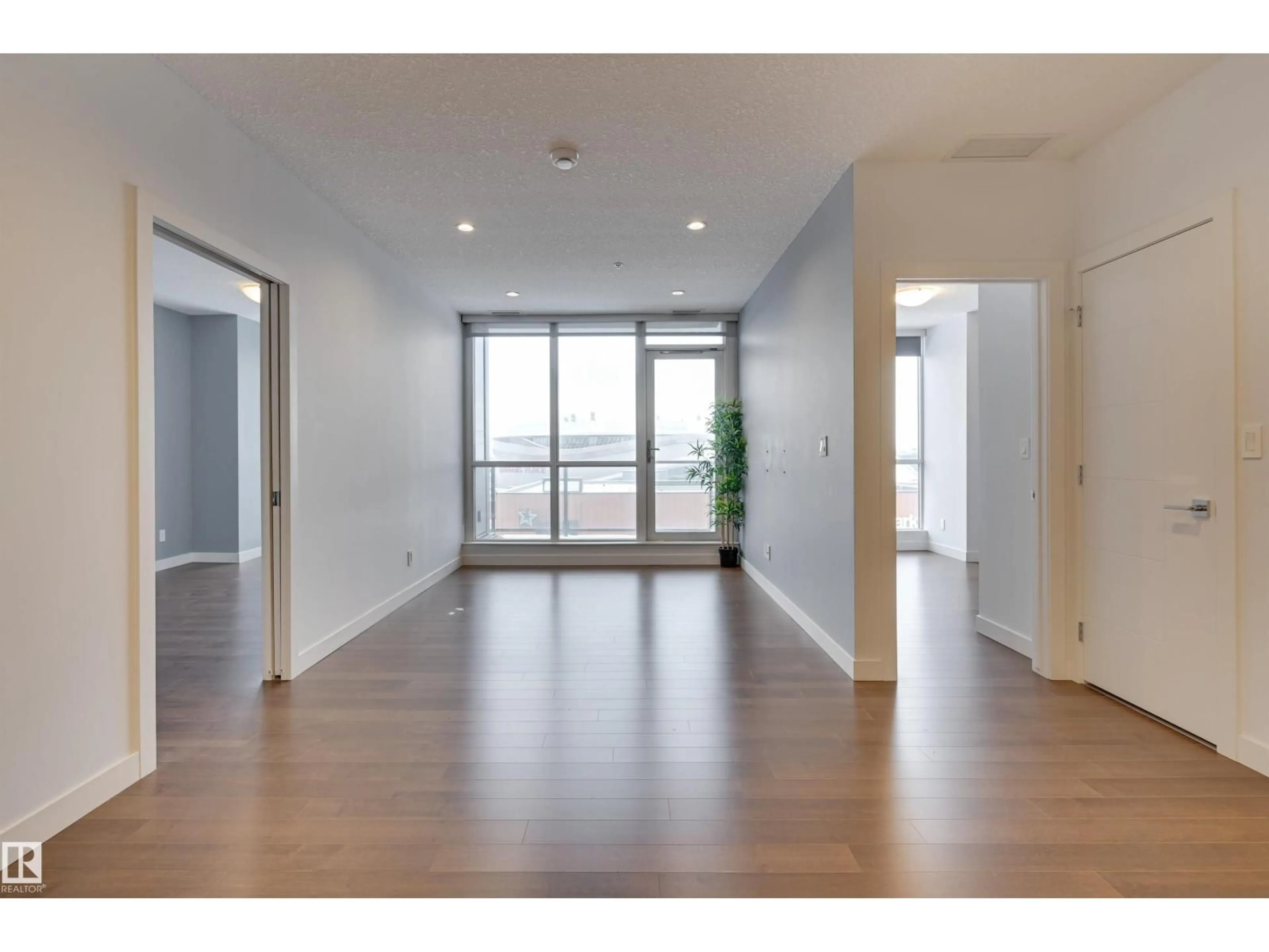 Indoor foyer for 806 10238 103 ST NW, Edmonton Alberta T5J0G6