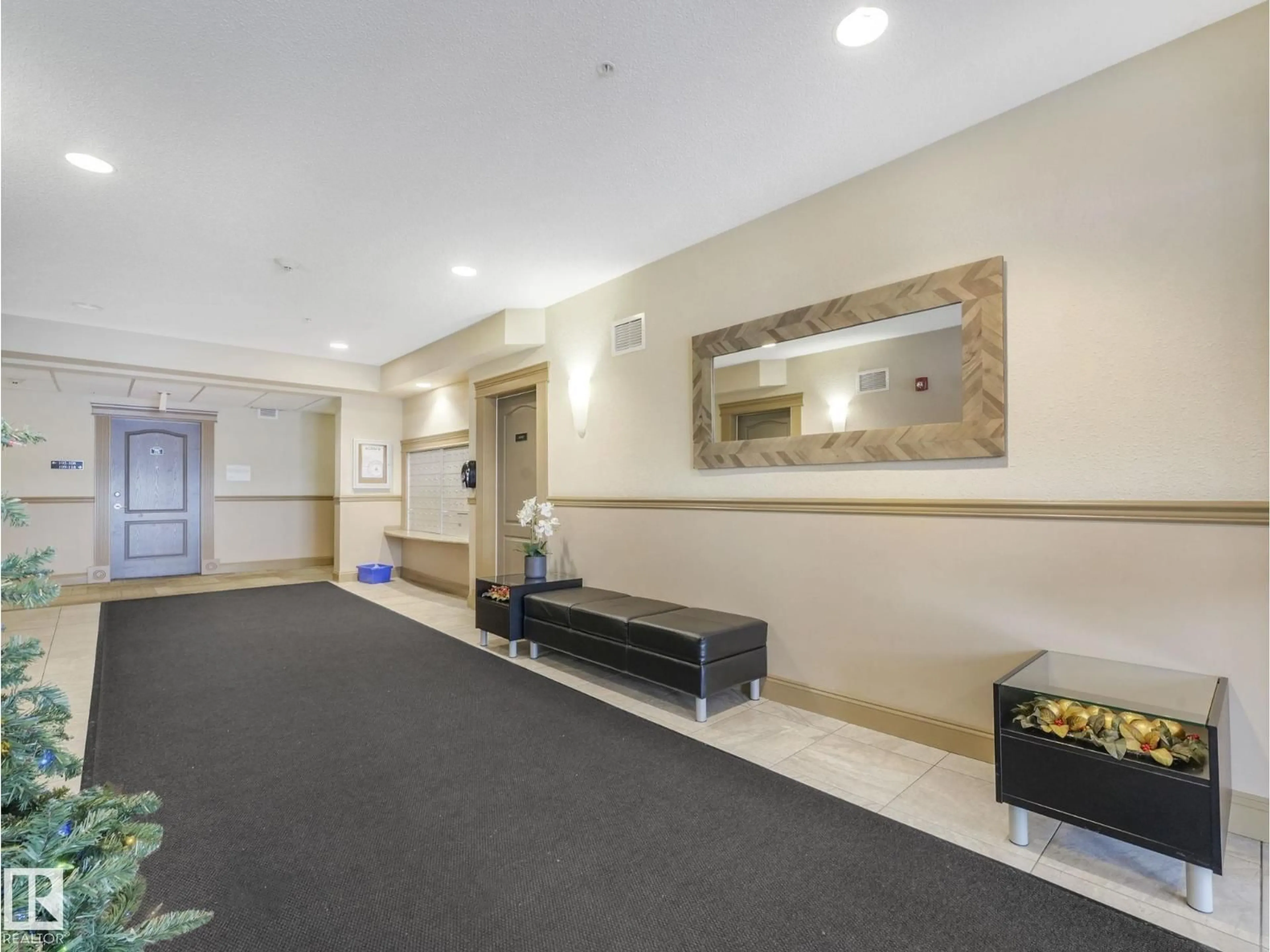 Indoor foyer for NW - 317 12650 142 AV, Edmonton Alberta T6V1M2
