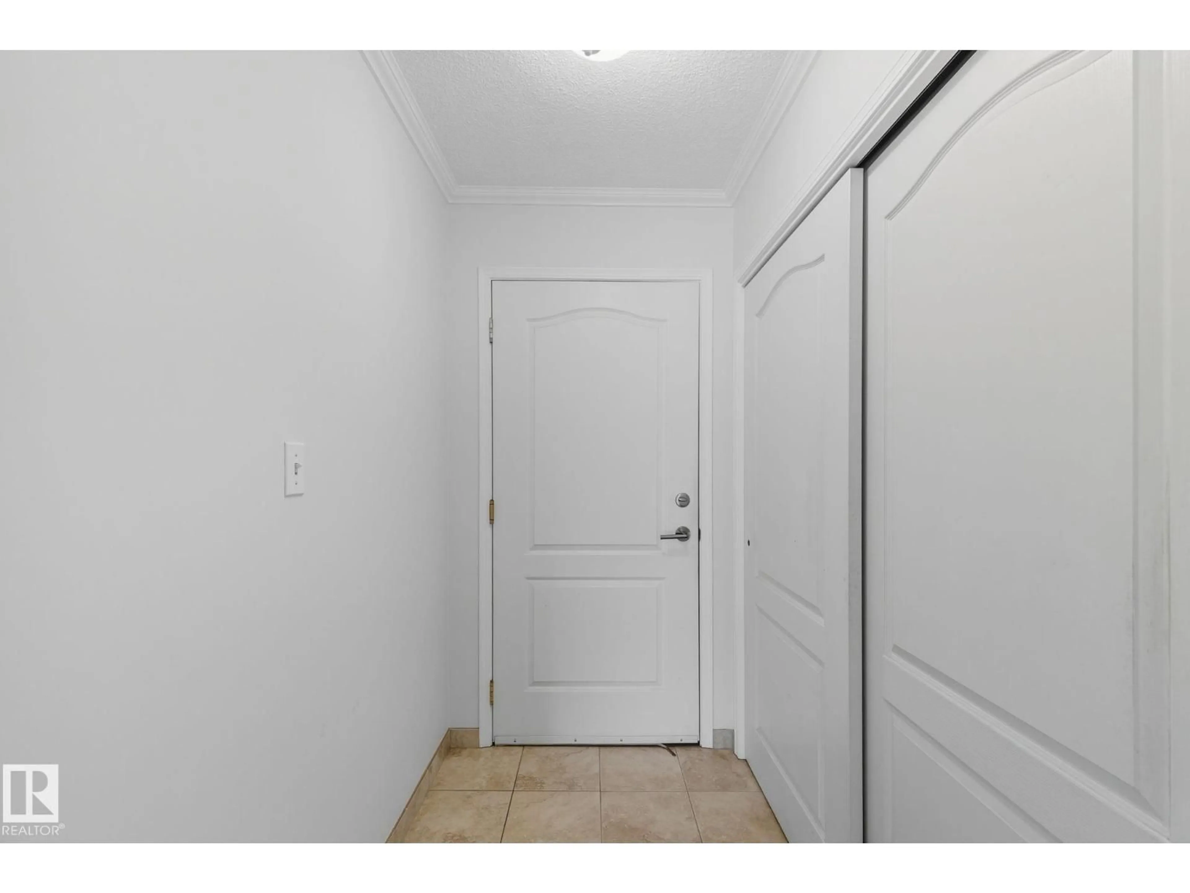 Indoor entryway for 35 SIR WINSTON CHURCHILL AV, St. Albert Alberta T8N0G3