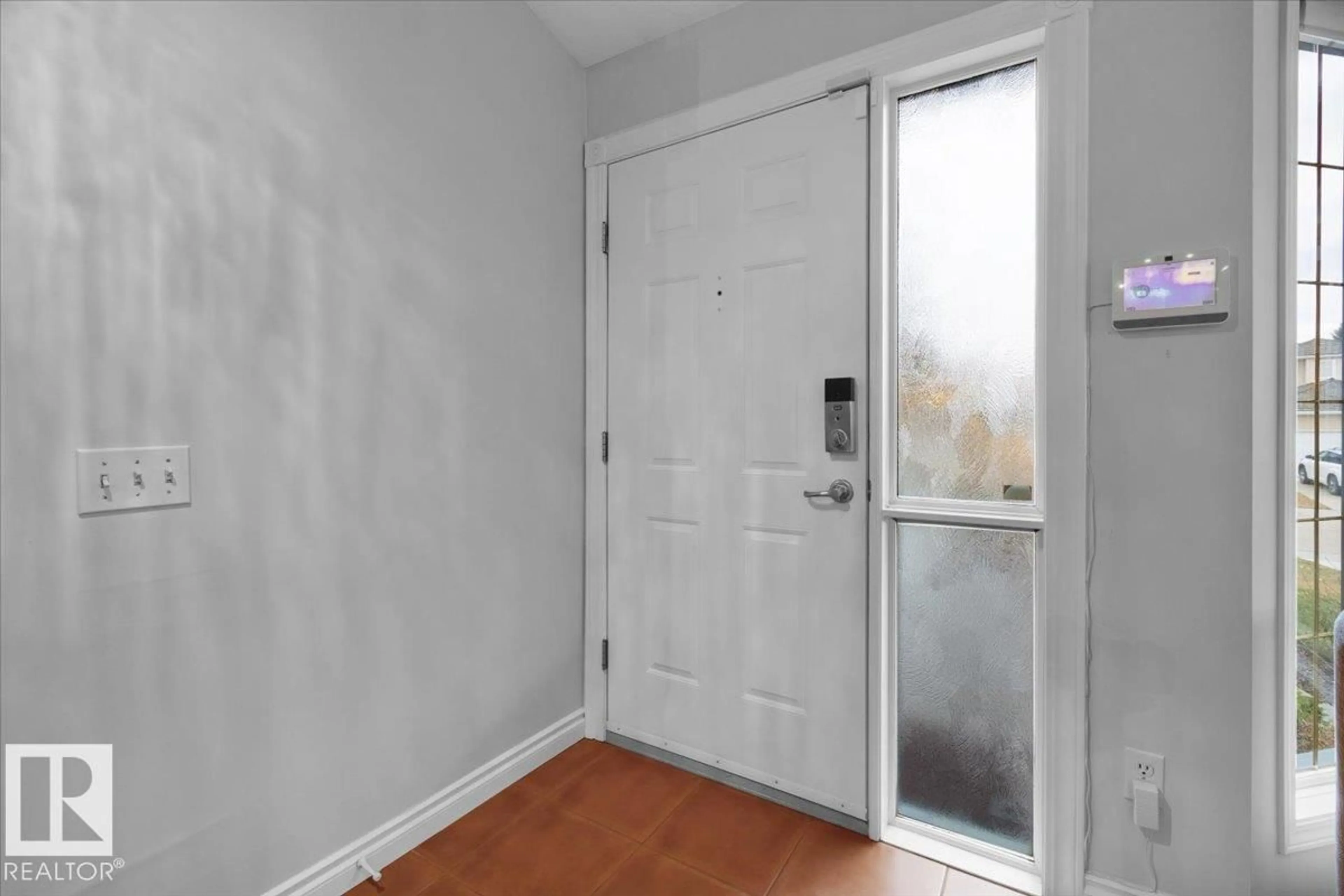 Indoor entryway for 1144 WEDGEWOOD BV, Edmonton Alberta T6M2L5