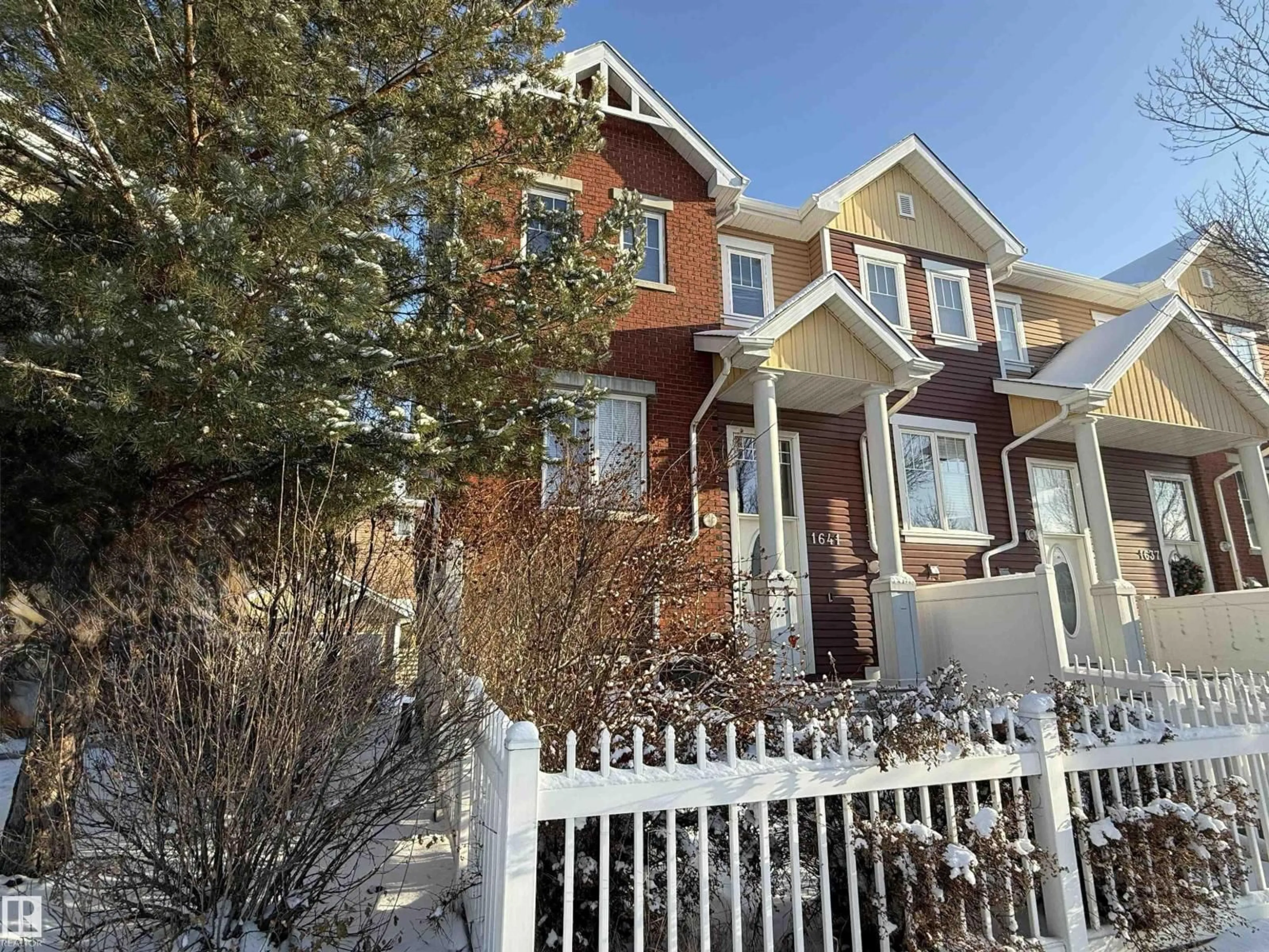 Home with brick exterior material, street for 1641 TOWNE CENTRE BV, Edmonton Alberta T6R0S3