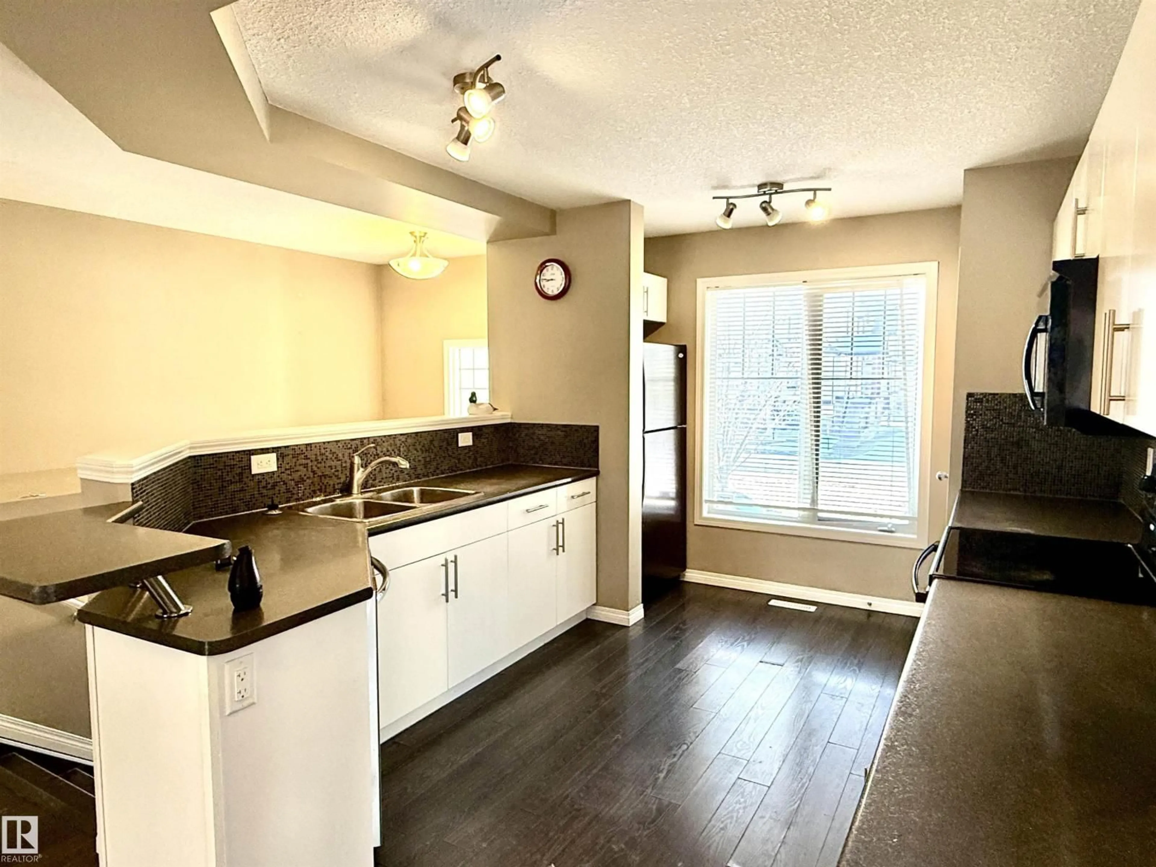 Open concept kitchen, unknown for 1641 TOWNE CENTRE BV, Edmonton Alberta T6R0S3