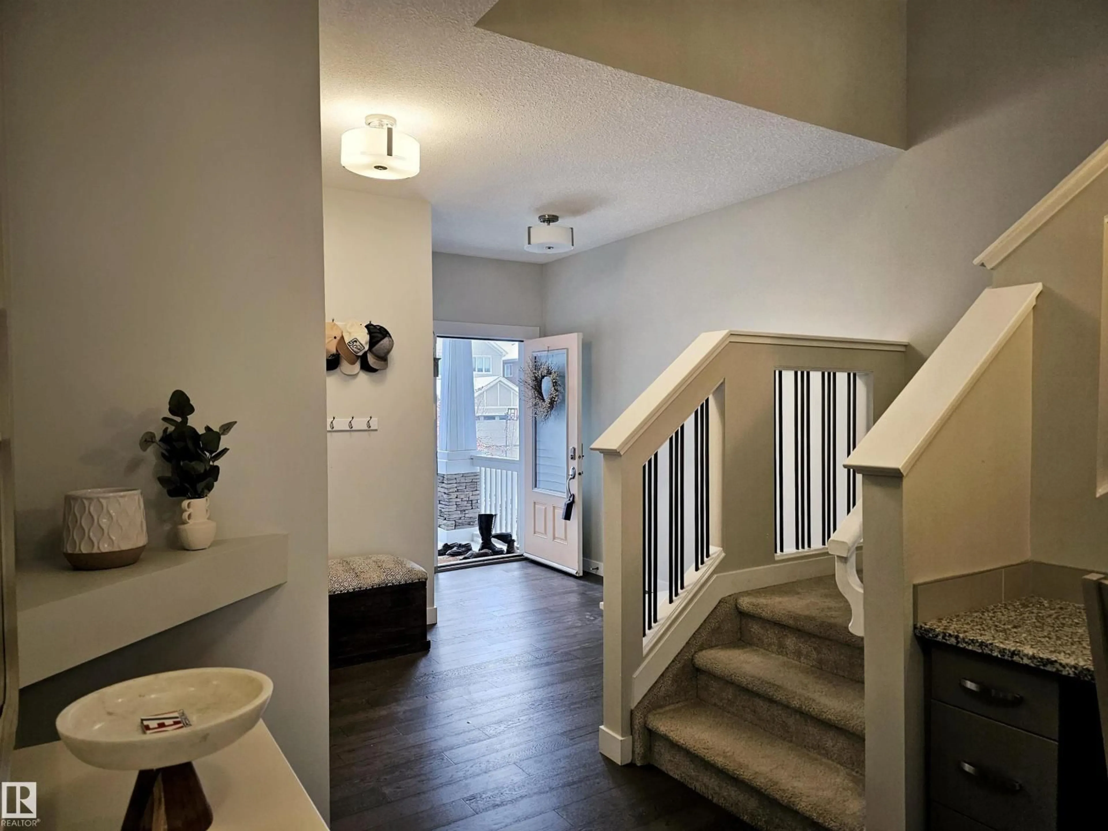 Indoor entryway for 122 JOYAL WY, St. Albert Alberta T8N7V3