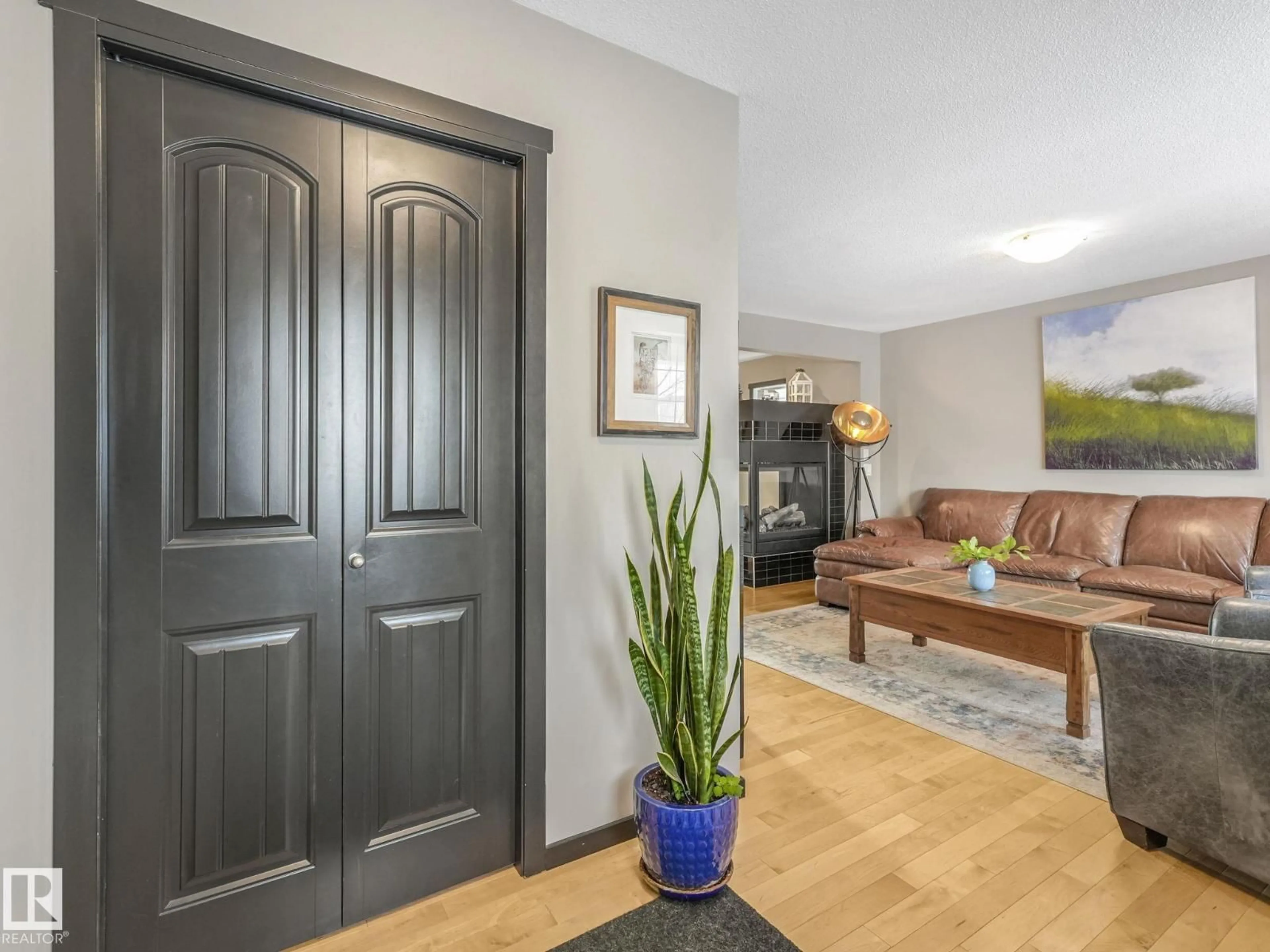 Indoor entryway for SW - 5213 2A AV, Edmonton Alberta T6X0R3