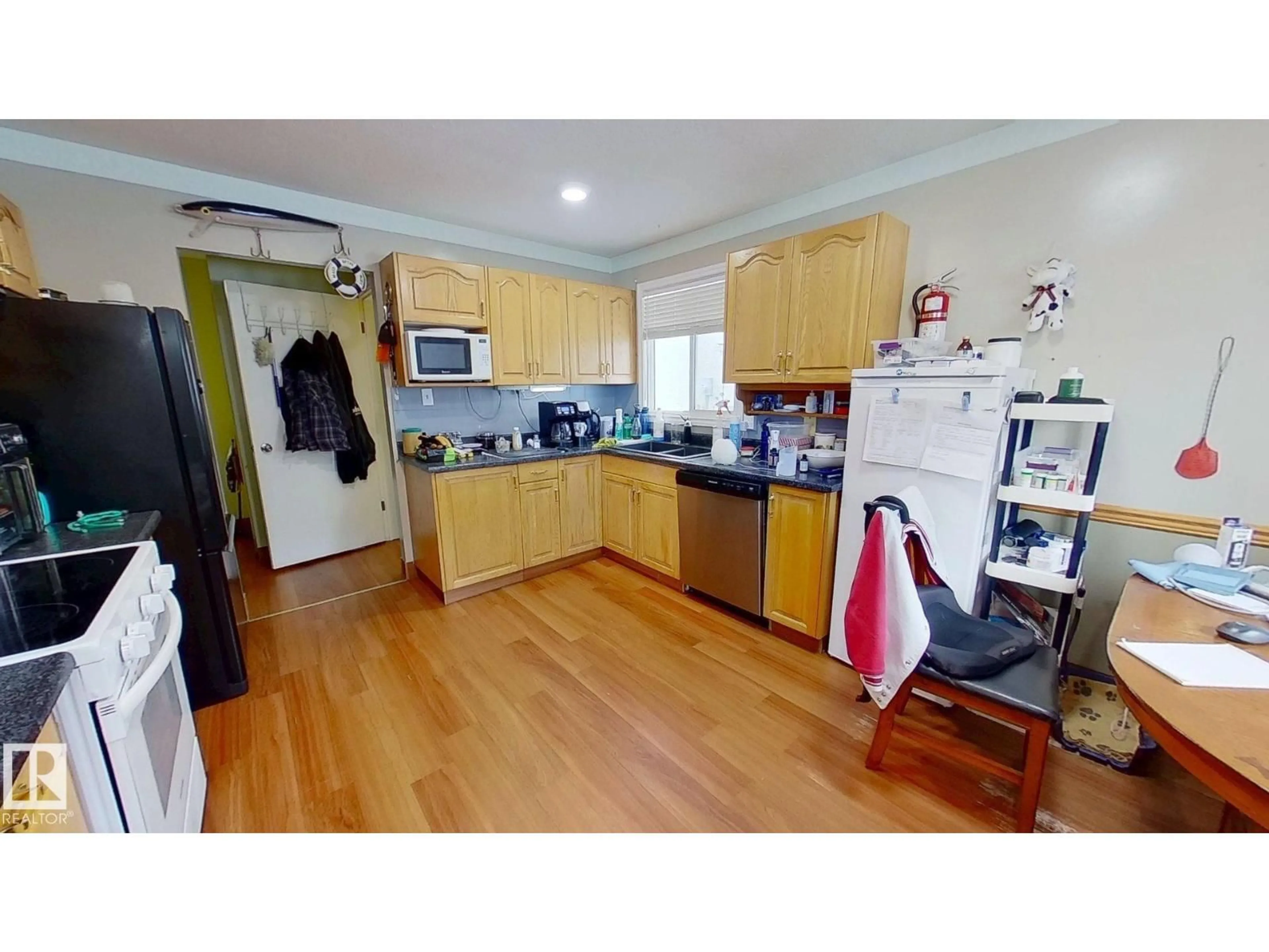 Standard kitchen, wood/laminate floor for 4710 56 AV, Bruderheim Alberta T0B0S0