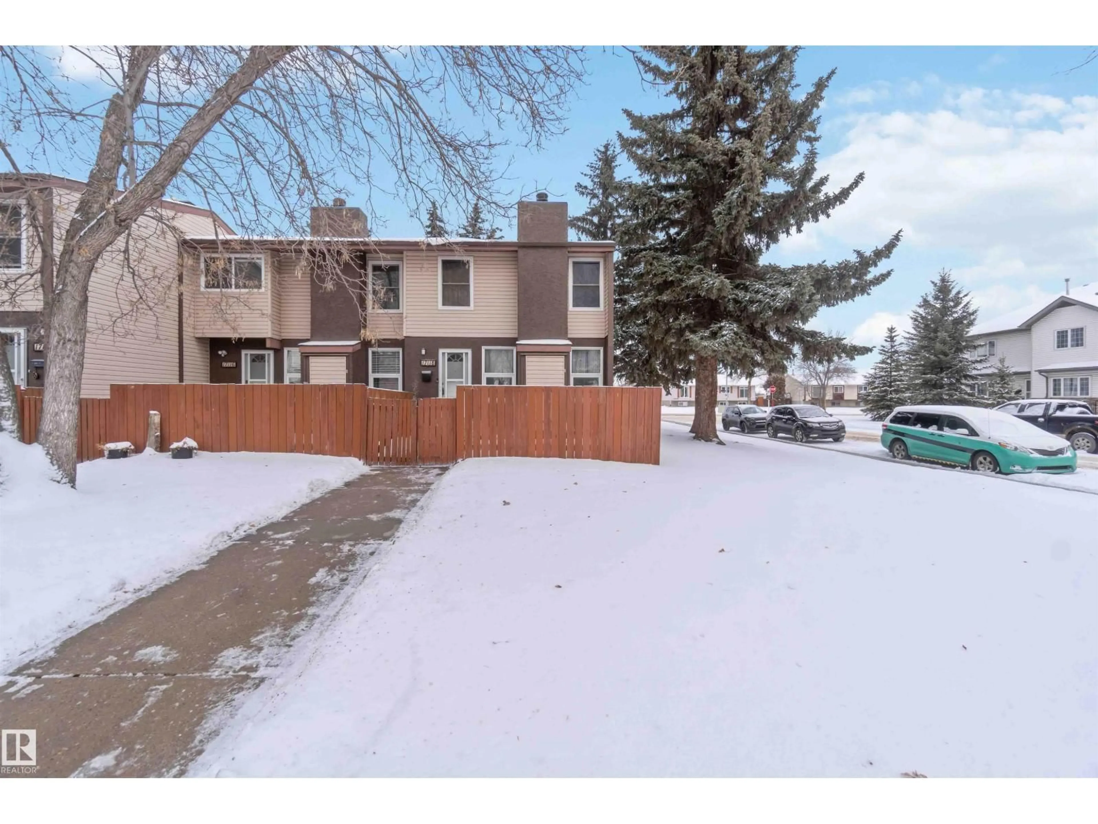 A pic from outside/outdoor area/front of a property/back of a property/a pic from drone, street for 17118 108 ST, Edmonton Alberta T5X3C6