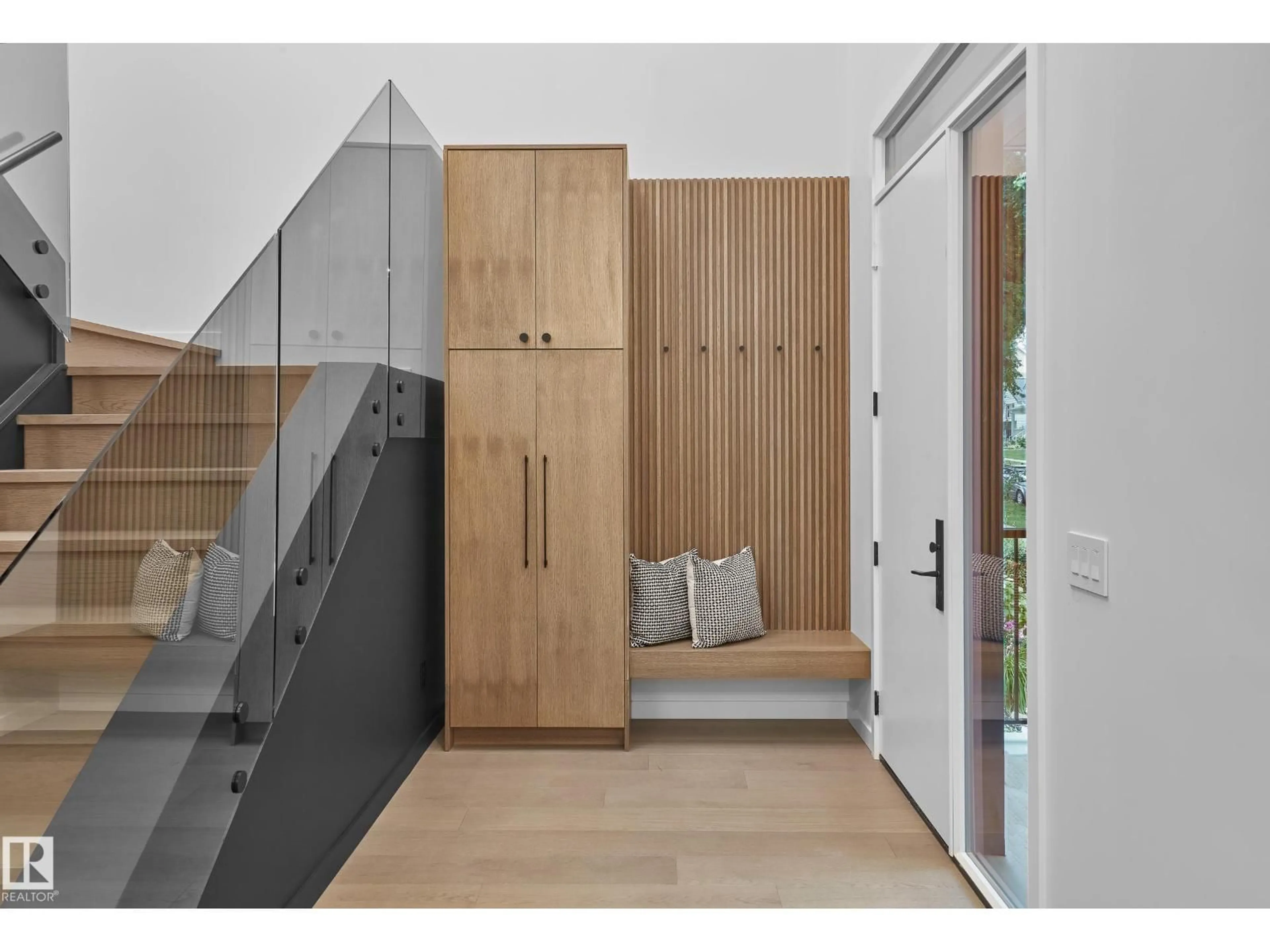 Indoor entryway for 8318 120 ST, Edmonton Alberta T6G1X2