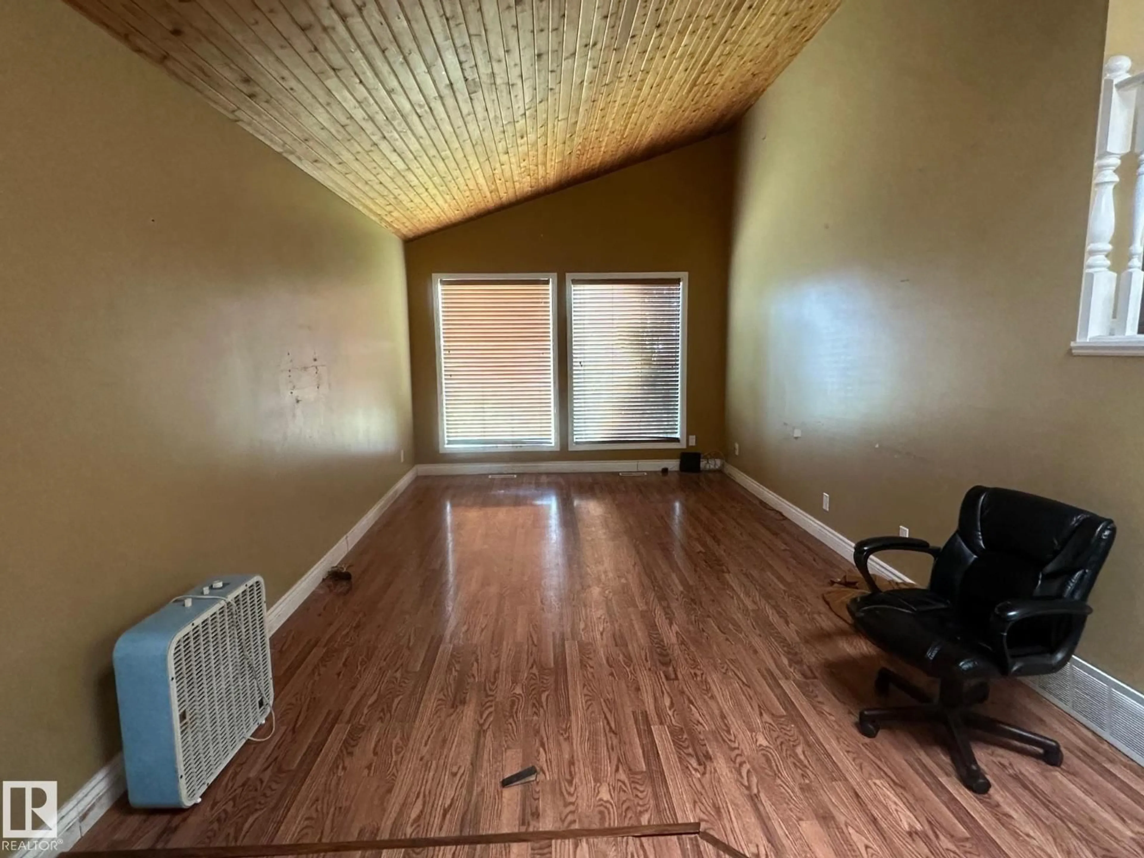 A pic of a room for NW - 1023 35 ST, Edmonton Alberta T6L2L3