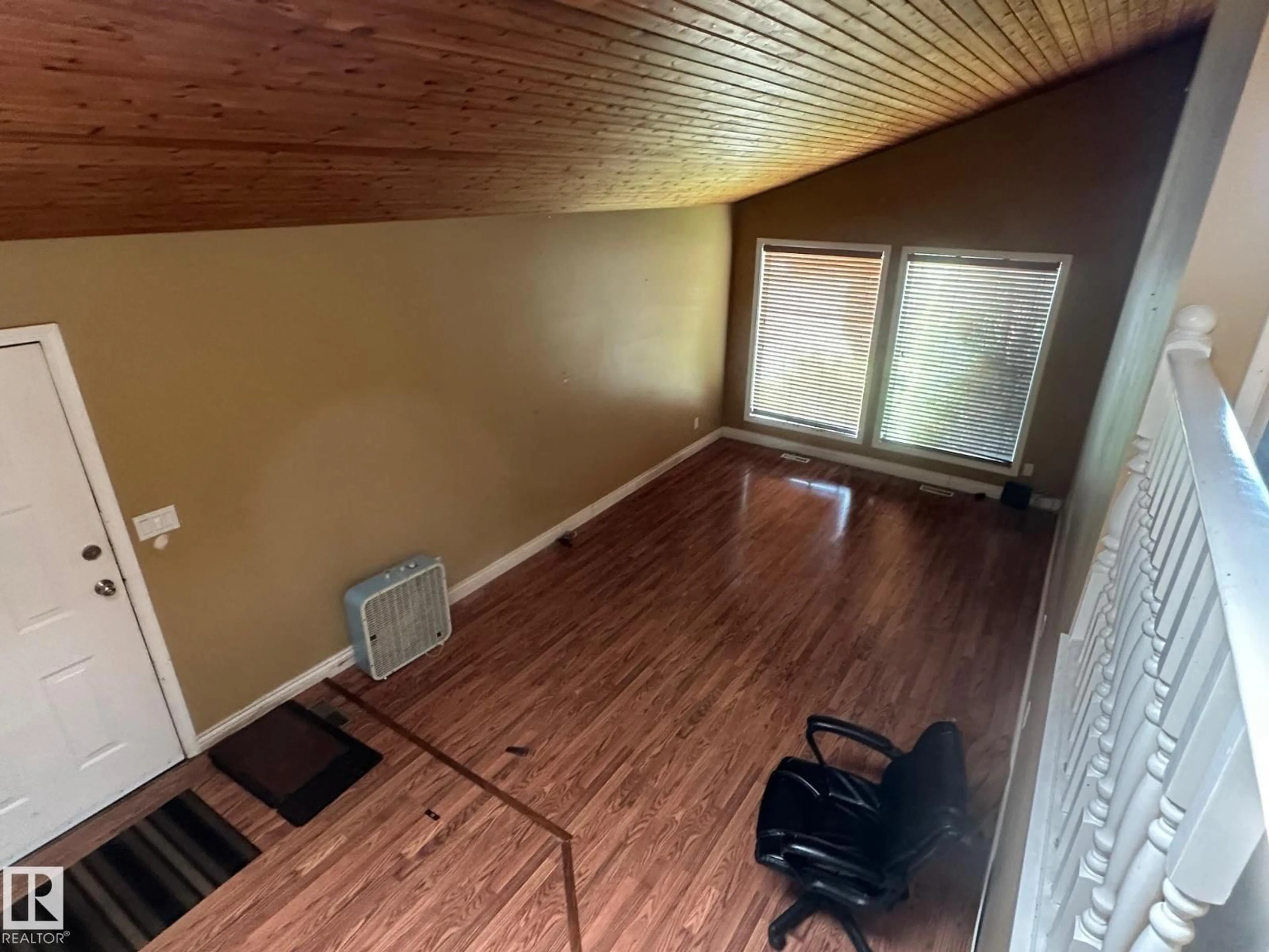 A pic of a room for NW - 1023 35 ST, Edmonton Alberta T6L2L3