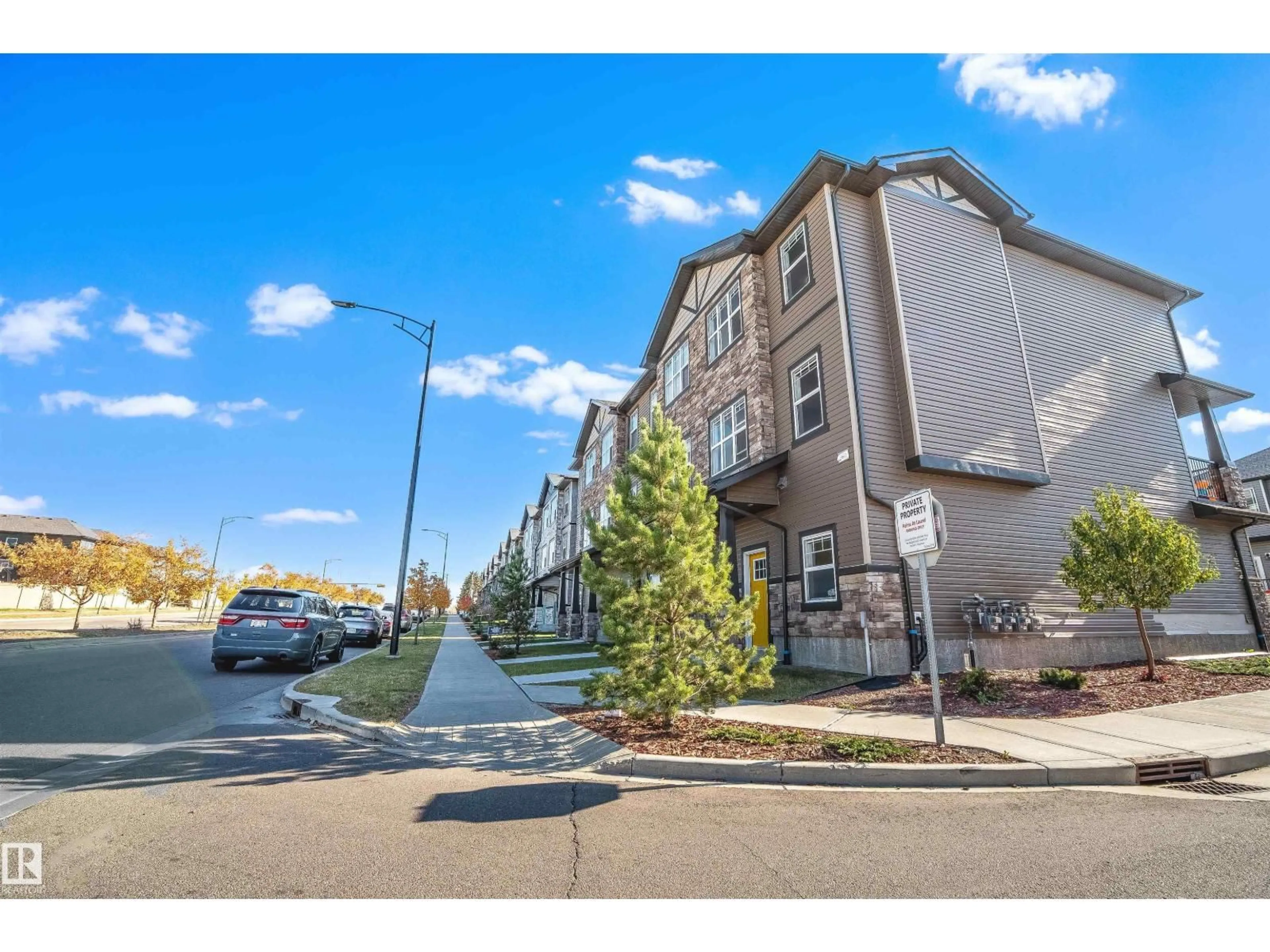 Patio, street for #19 - 1703 16 AVE AV, Edmonton Alberta T6T2C3