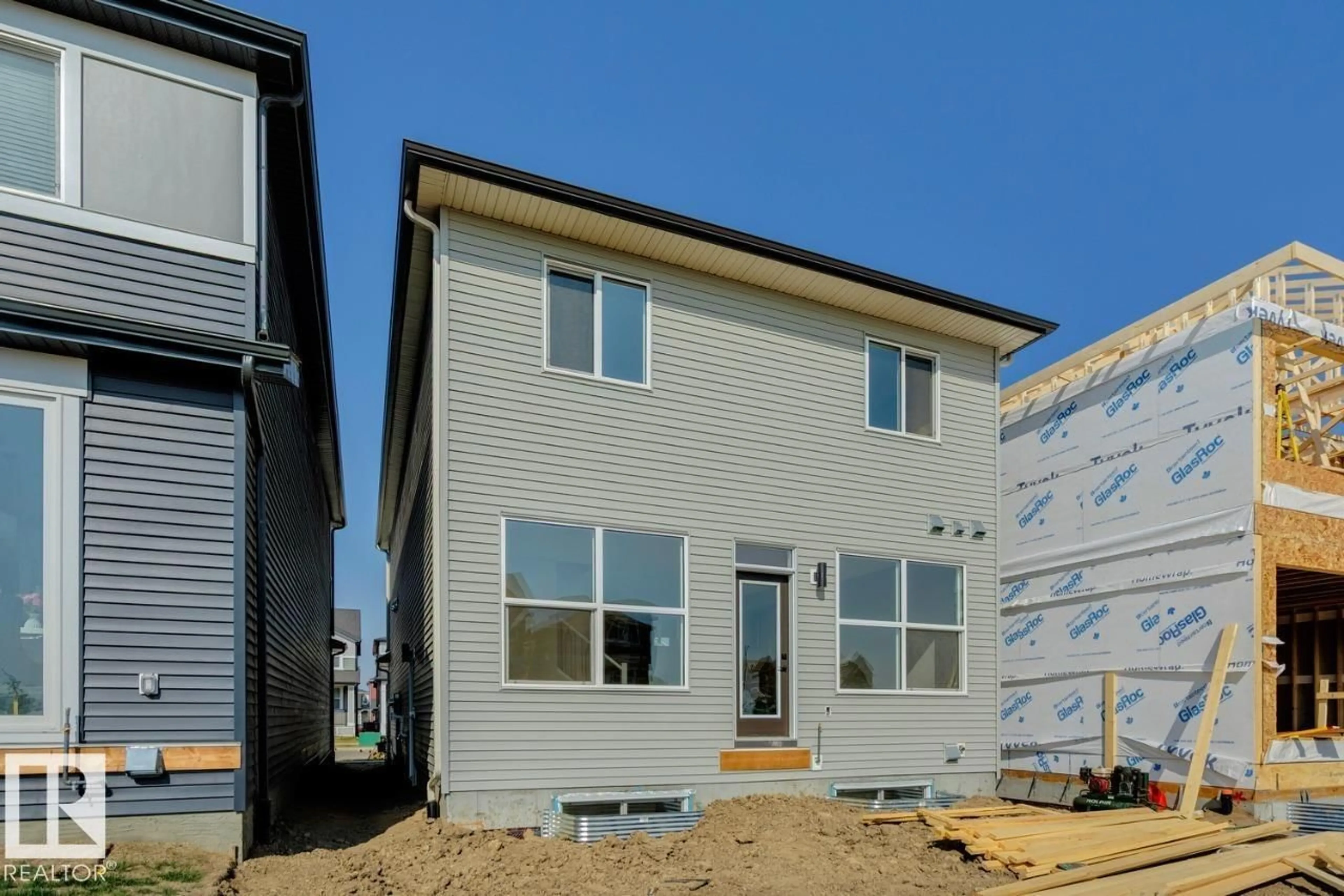 Home with vinyl exterior material, building for 7113 51 AV, Beaumont Alberta T4X3E5