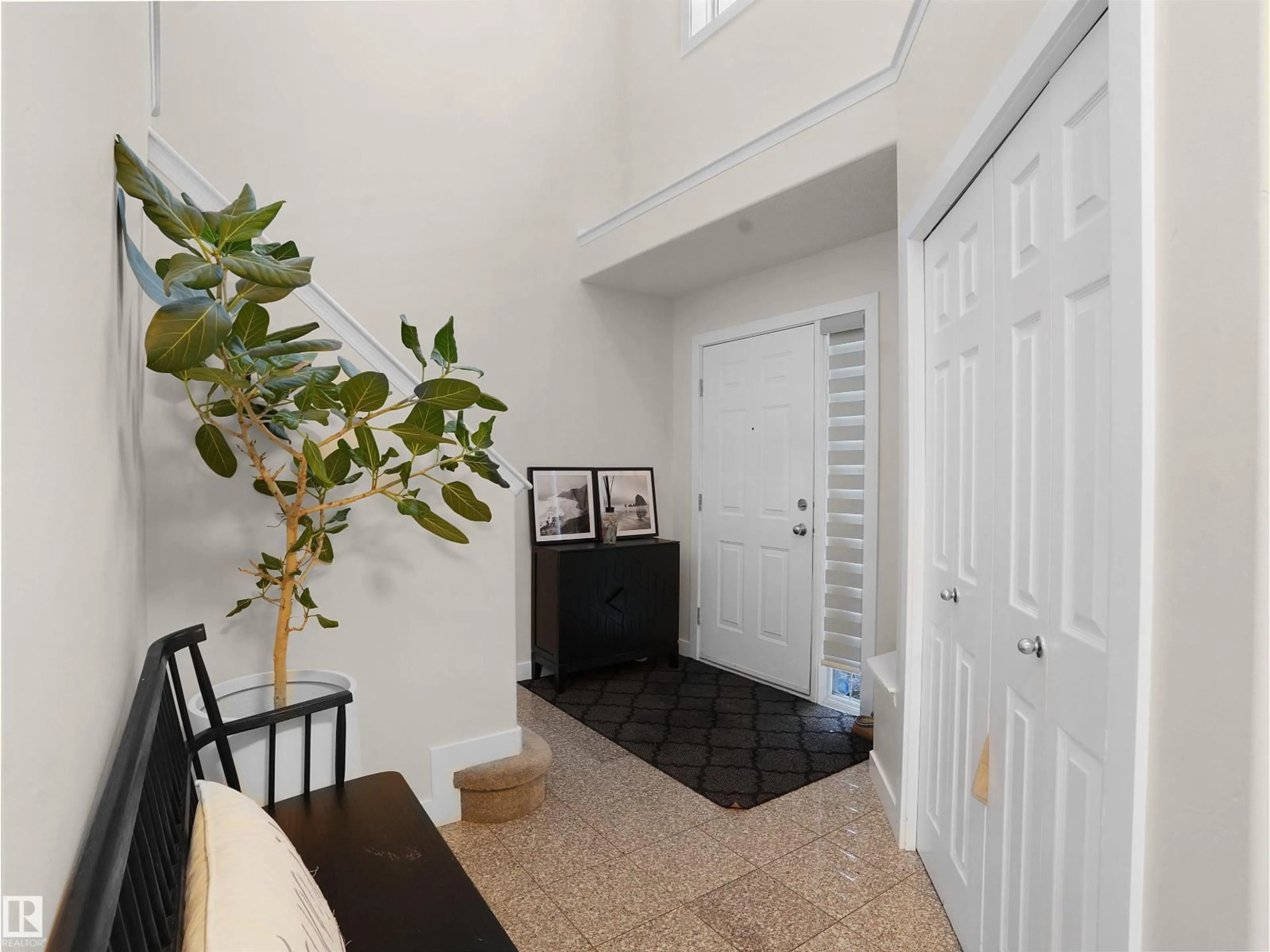 Indoor entryway for 16214 92 ST, Edmonton Alberta T5Z3N1