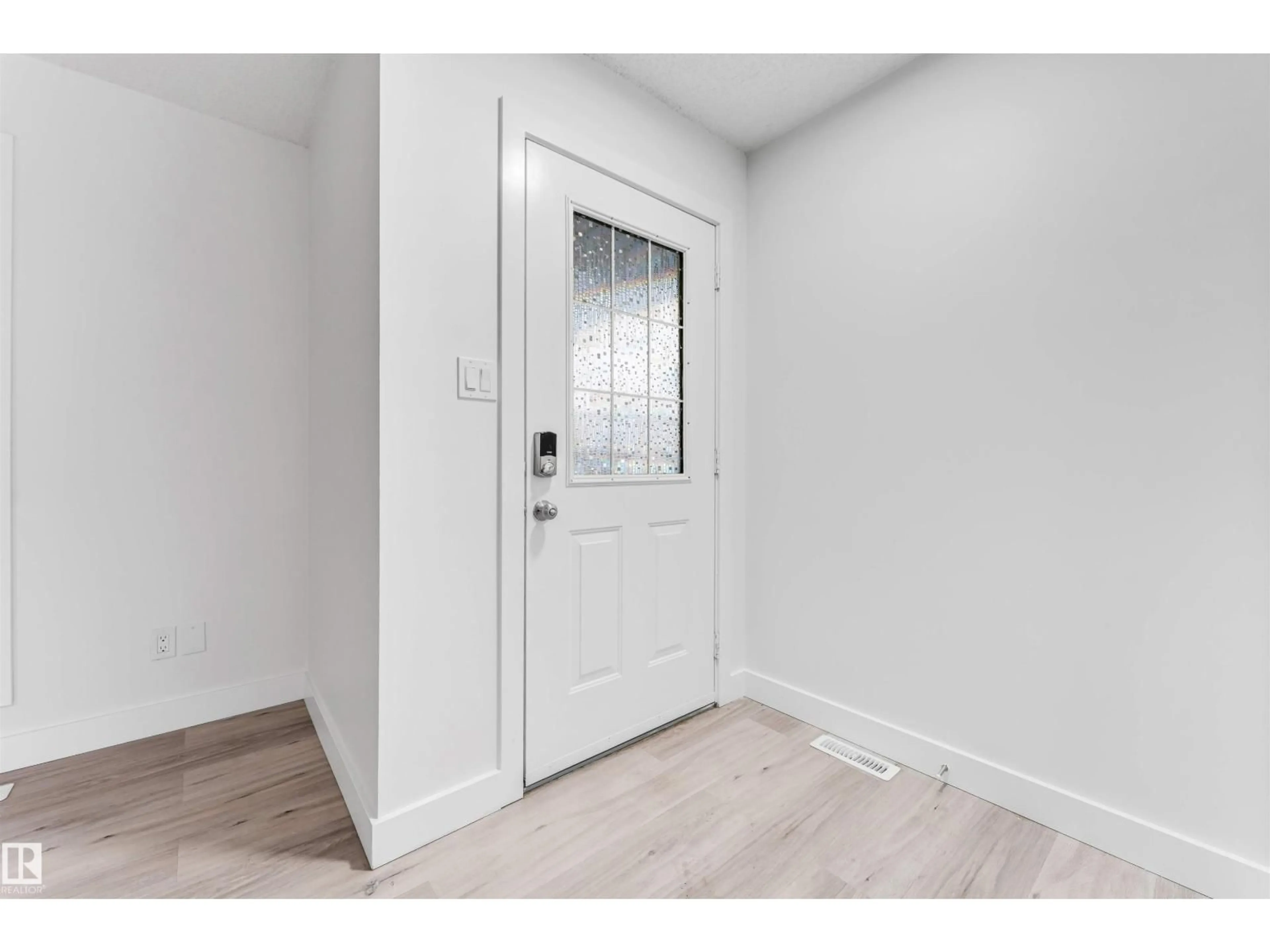 Indoor entryway for 2911 26 ST, Edmonton Alberta T6T2A2