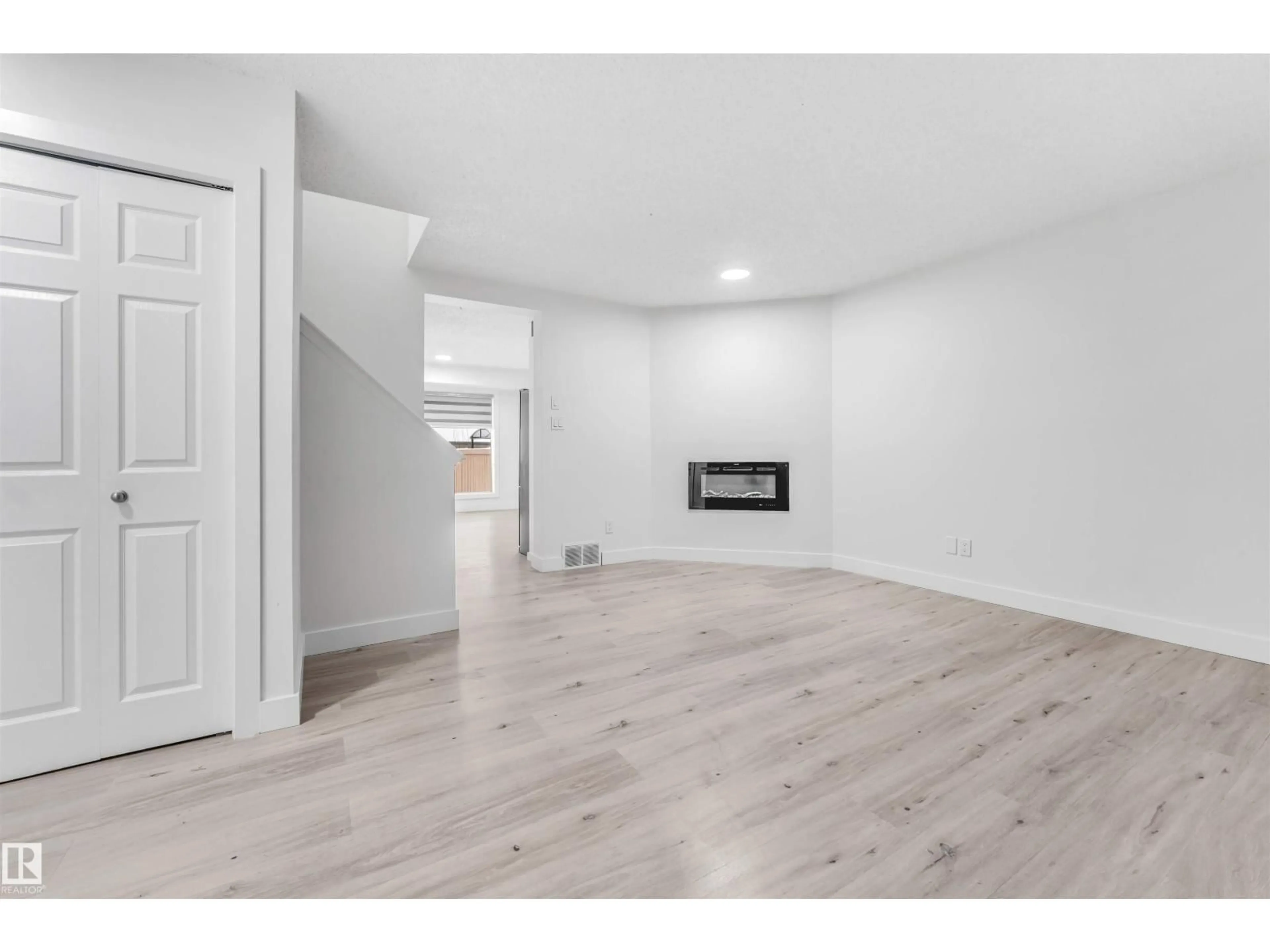 Unknown for 2911 26 ST, Edmonton Alberta T6T2A2