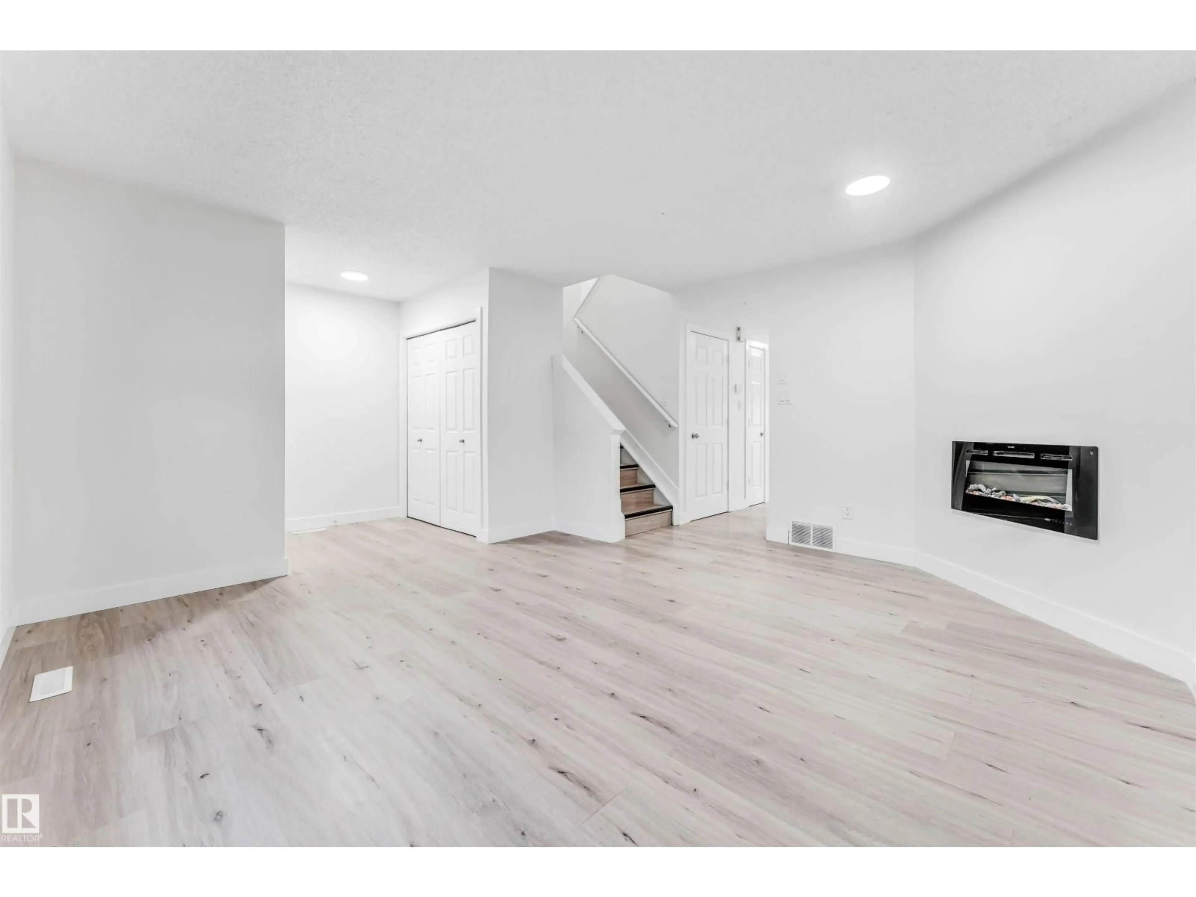 Unknown for 2911 26 ST, Edmonton Alberta T6T2A2