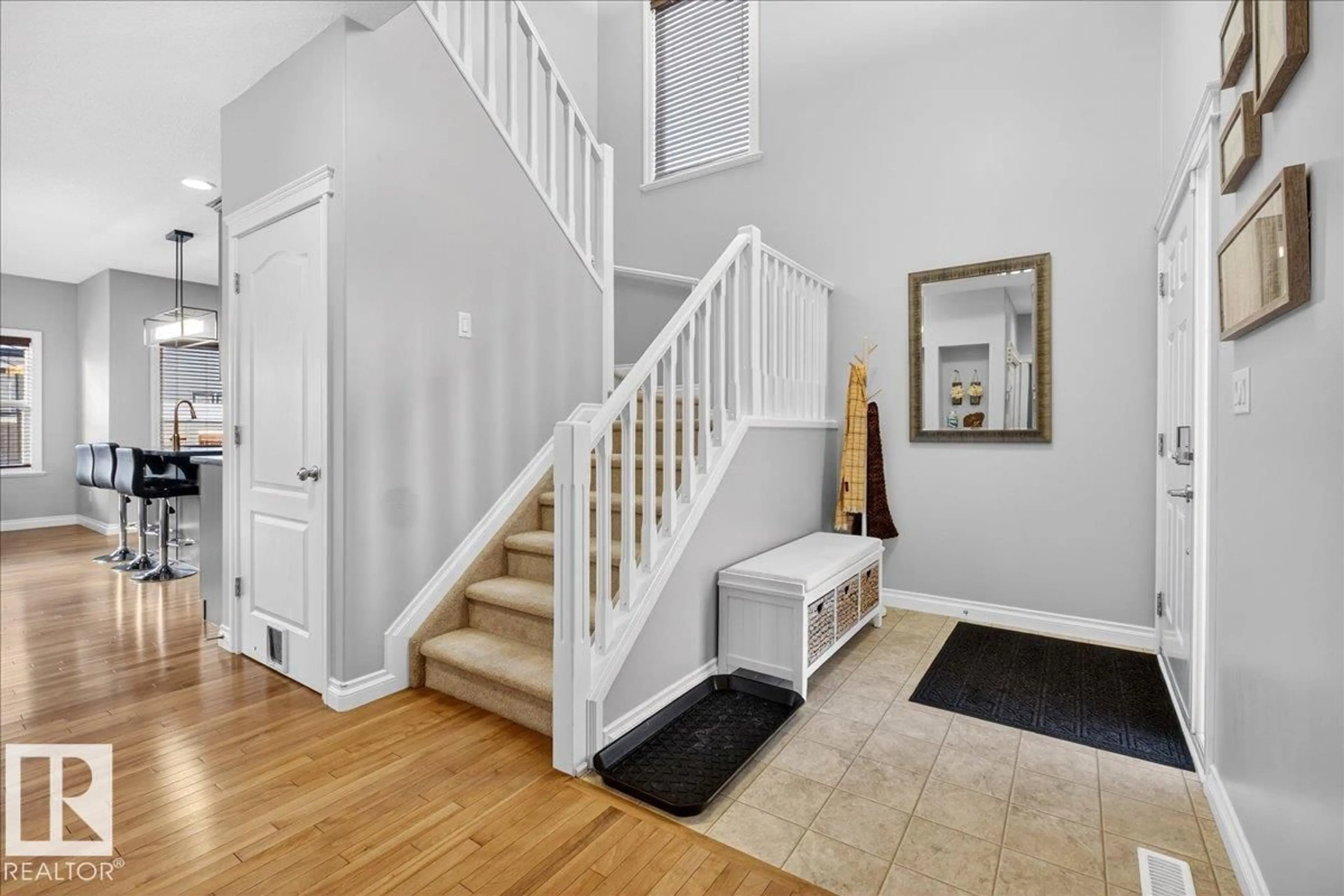 Indoor entryway for 302 SILVERSTONE WY, Stony Plain Alberta T7Z0E8