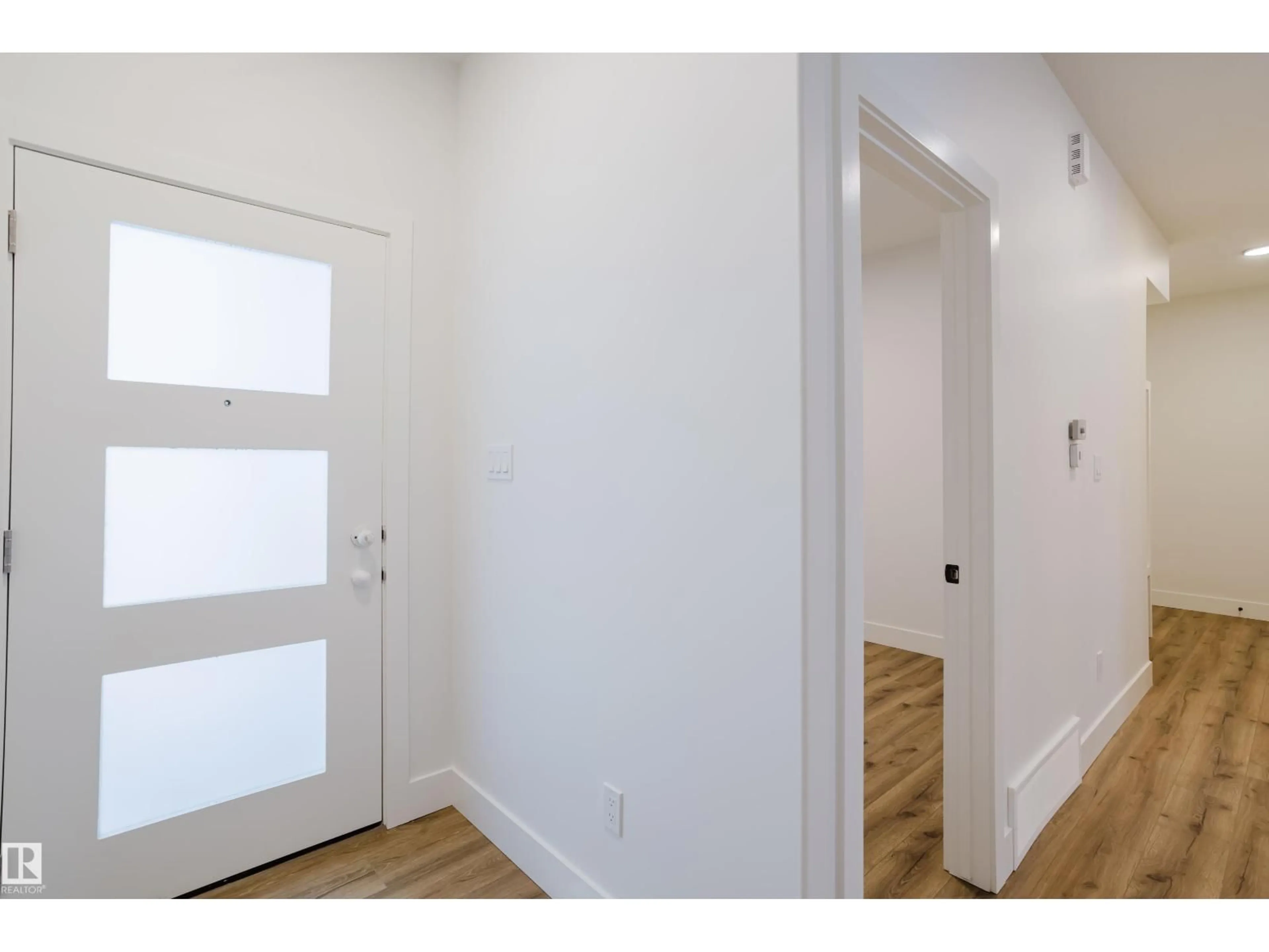 Indoor entryway for 218 EDGEMONT GREEN GR, Edmonton Alberta T6M3J6