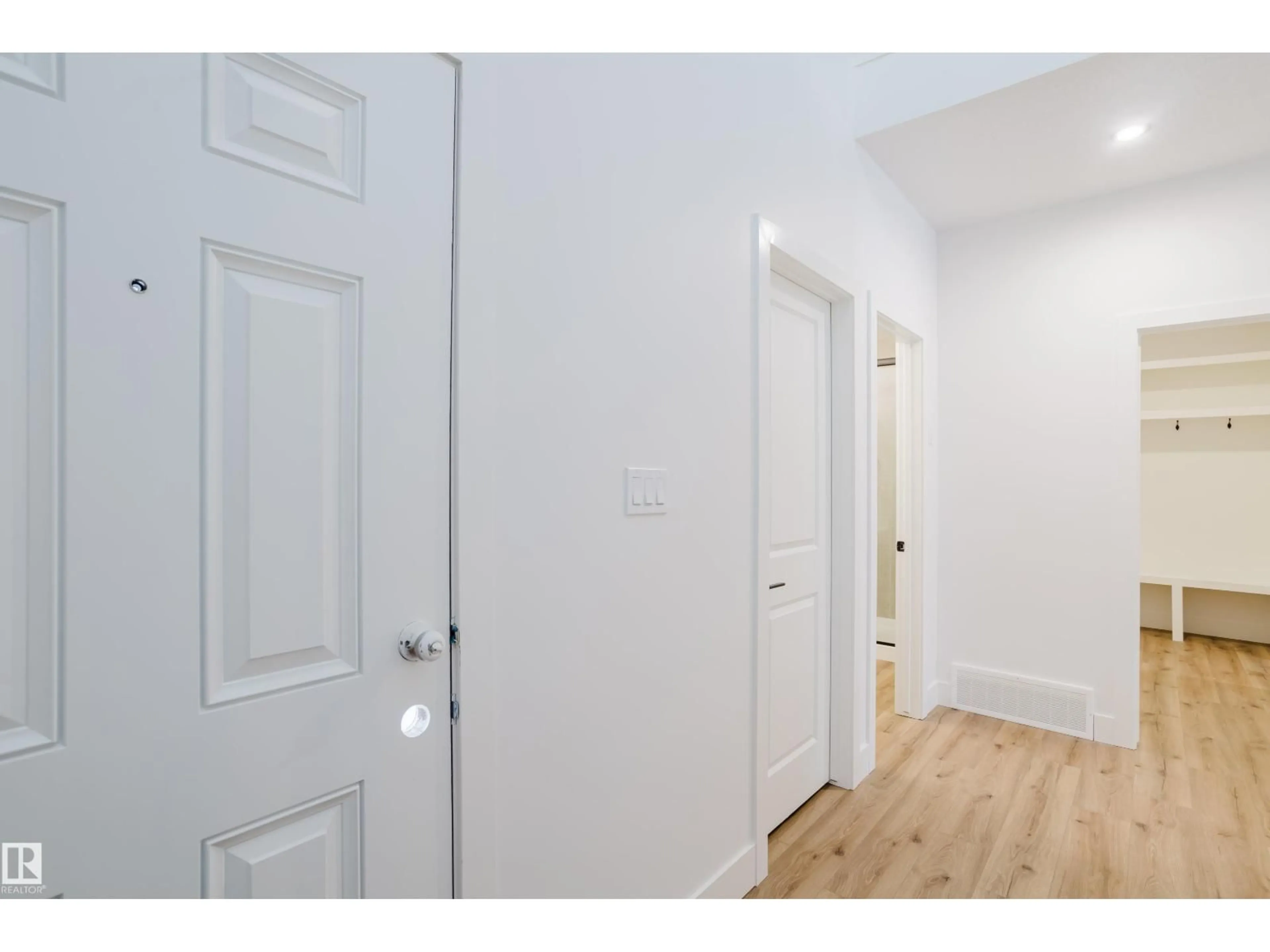 Indoor entryway for 709 ELDERBERRY CL, Edmonton Alberta T6M3J6