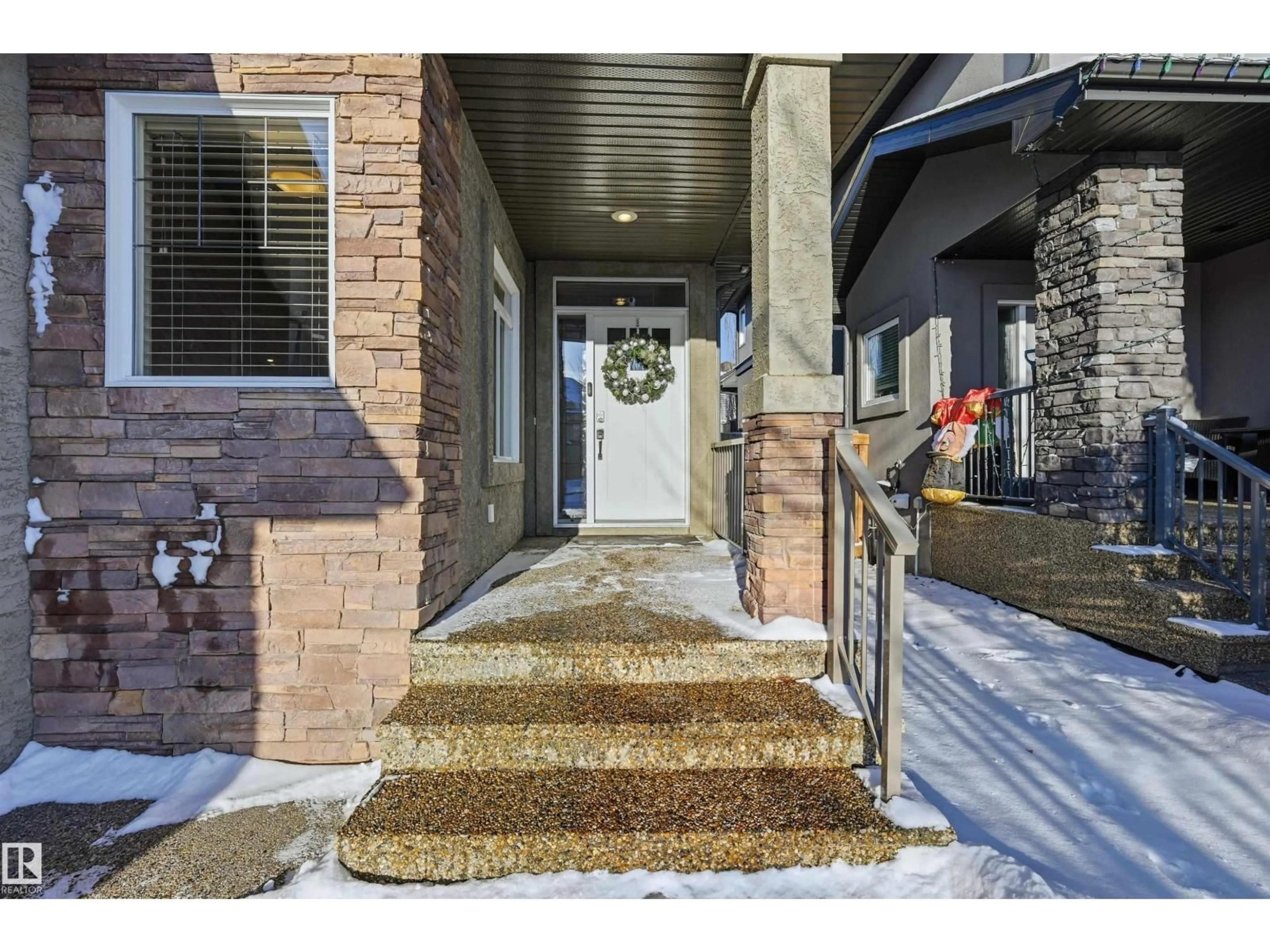 Indoor entryway for 2292 WARRY LO, Edmonton Alberta T6W0N8