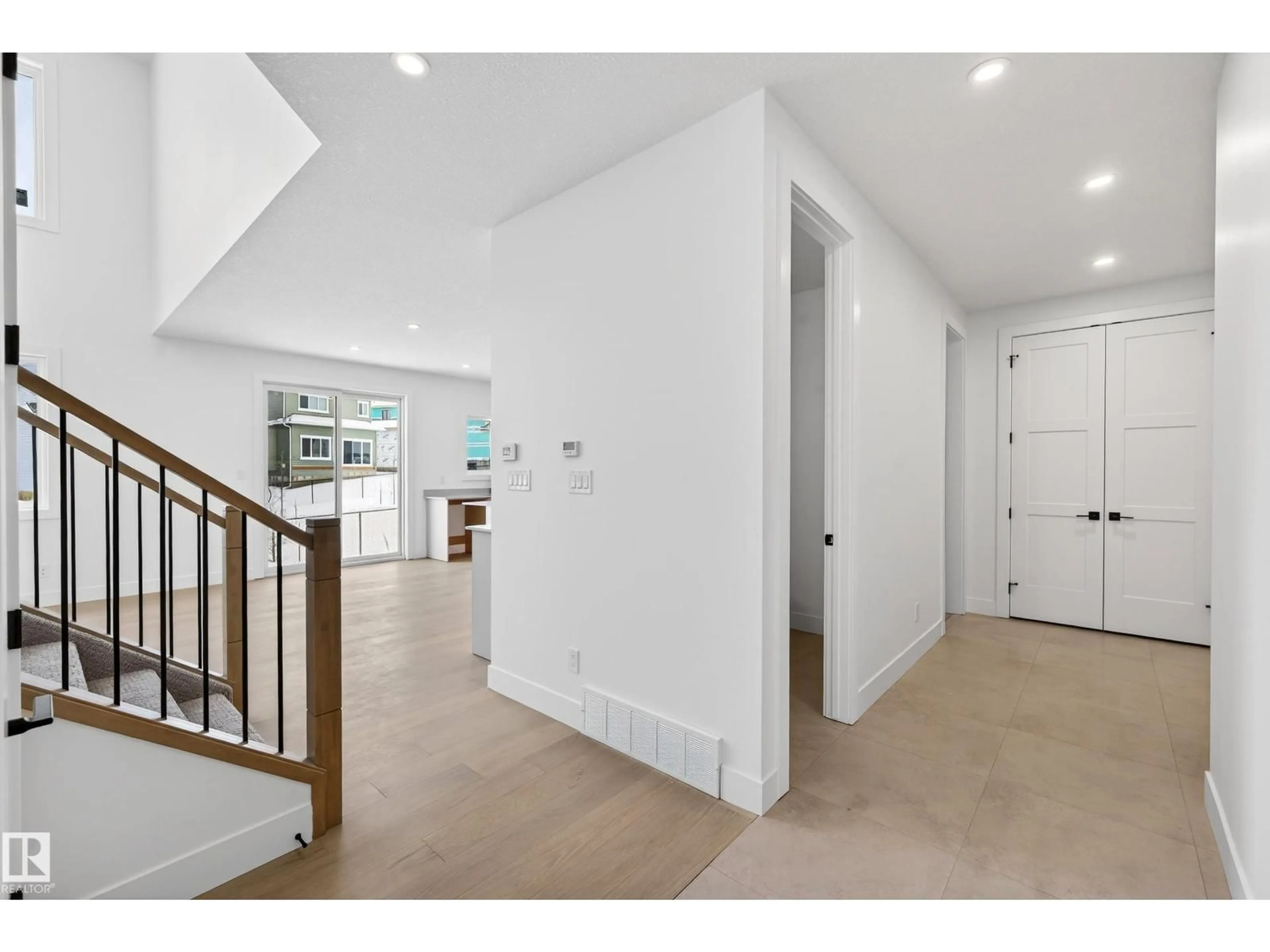 Indoor entryway for 82 BAKER ST, Ardrossan Alberta T8E0B3