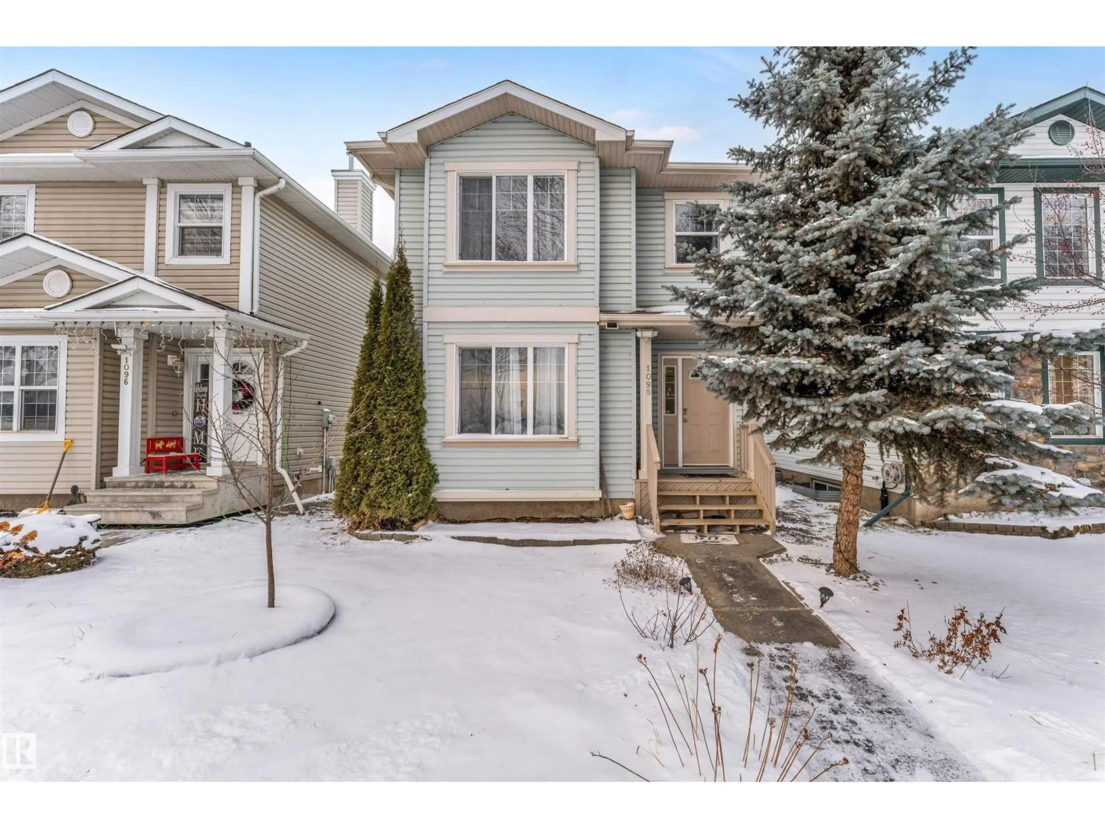 Home with vinyl exterior material, street for 1098 GRANTHAM DR, Edmonton Alberta T5T6L1