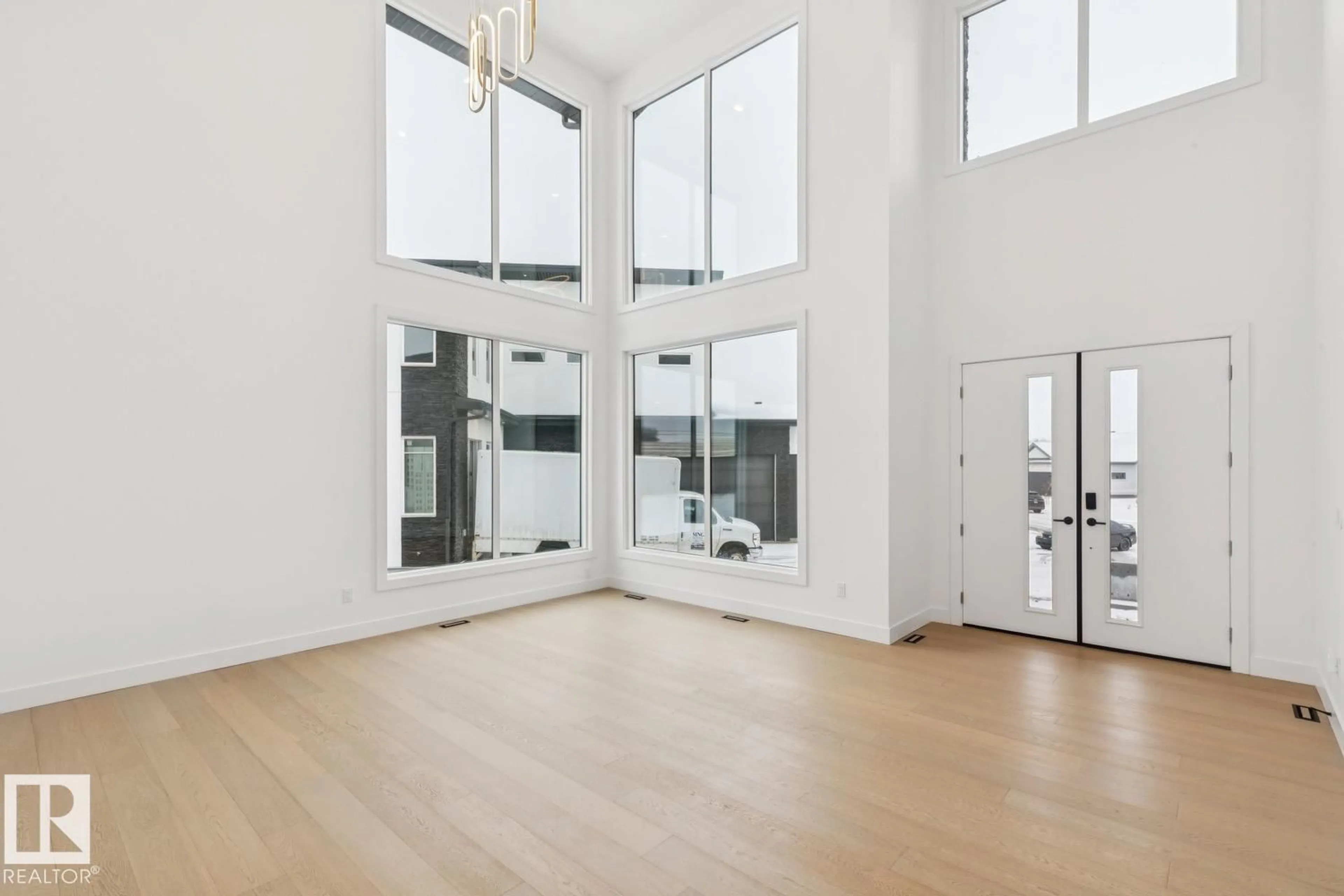 Indoor foyer for 143 25122 STURGEON RD, Rural Sturgeon County Alberta T8T1S6