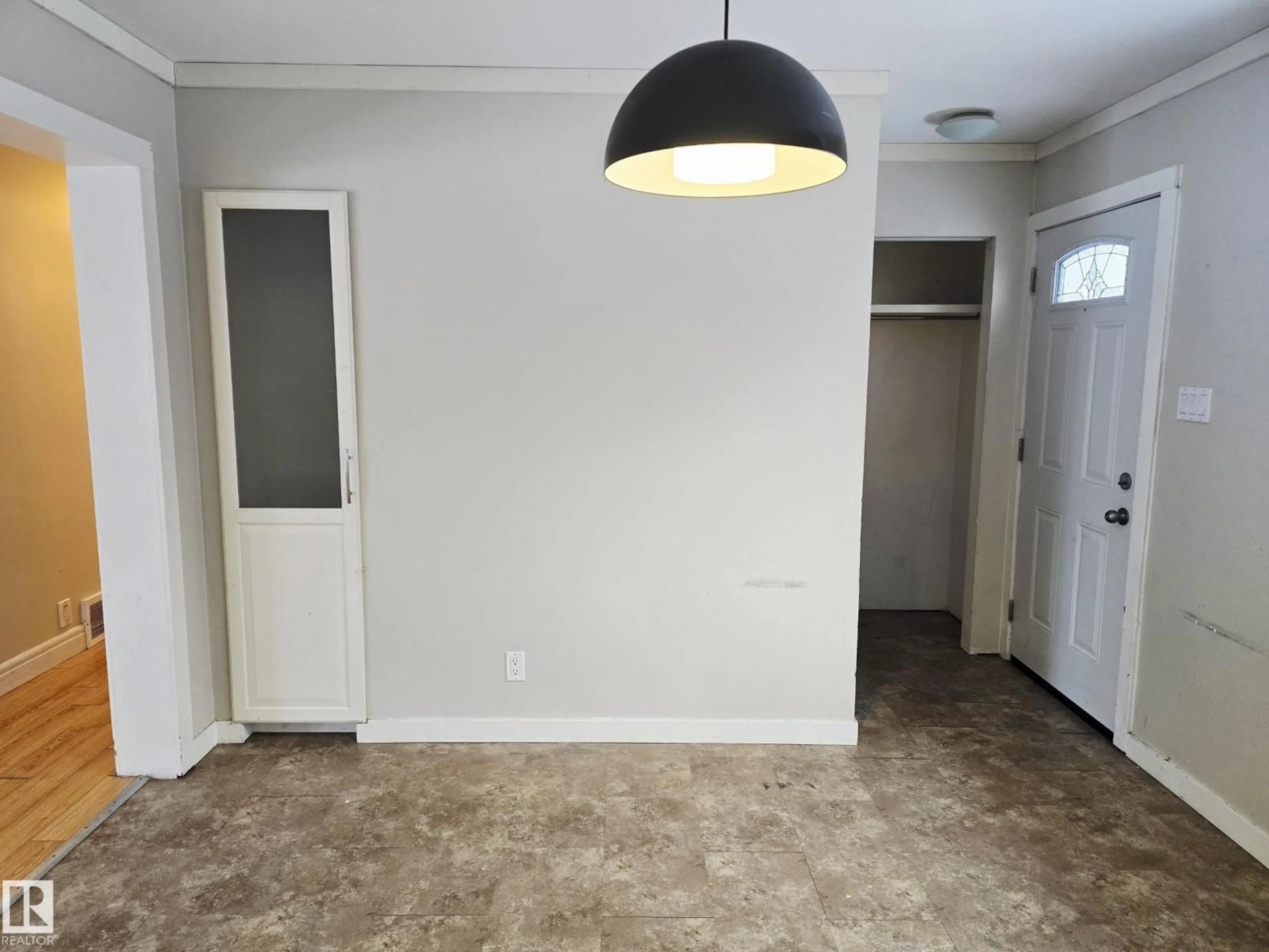 A pic of a room for 2509 89 ST, Edmonton Alberta T6K2Y8