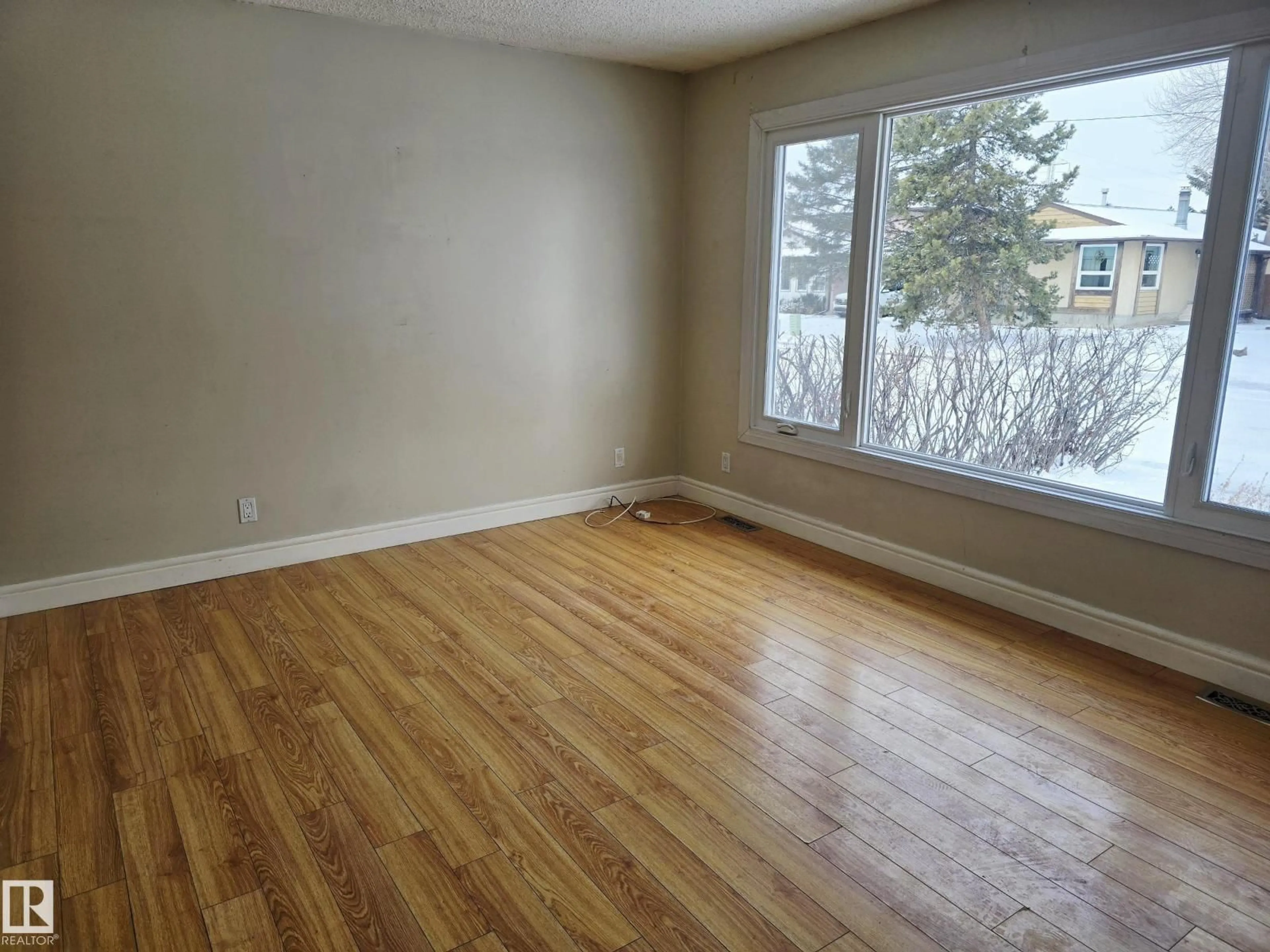 A pic of a room for 2509 89 ST, Edmonton Alberta T6K2Y8