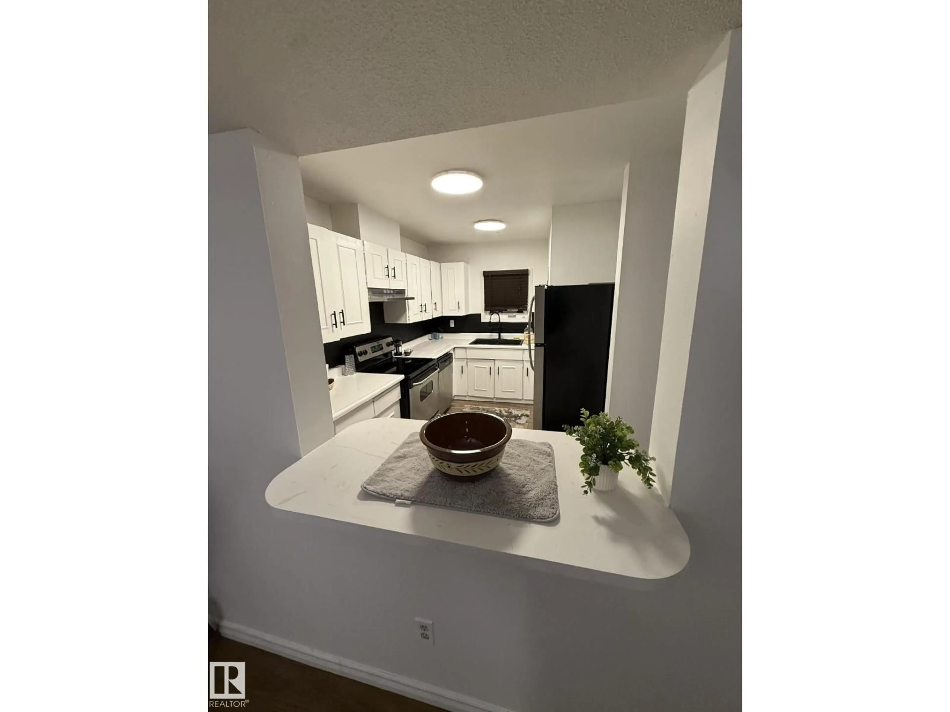 Open concept kitchen, ceramic/tile floor for 5344 38A AV, Edmonton Alberta T6L2H4