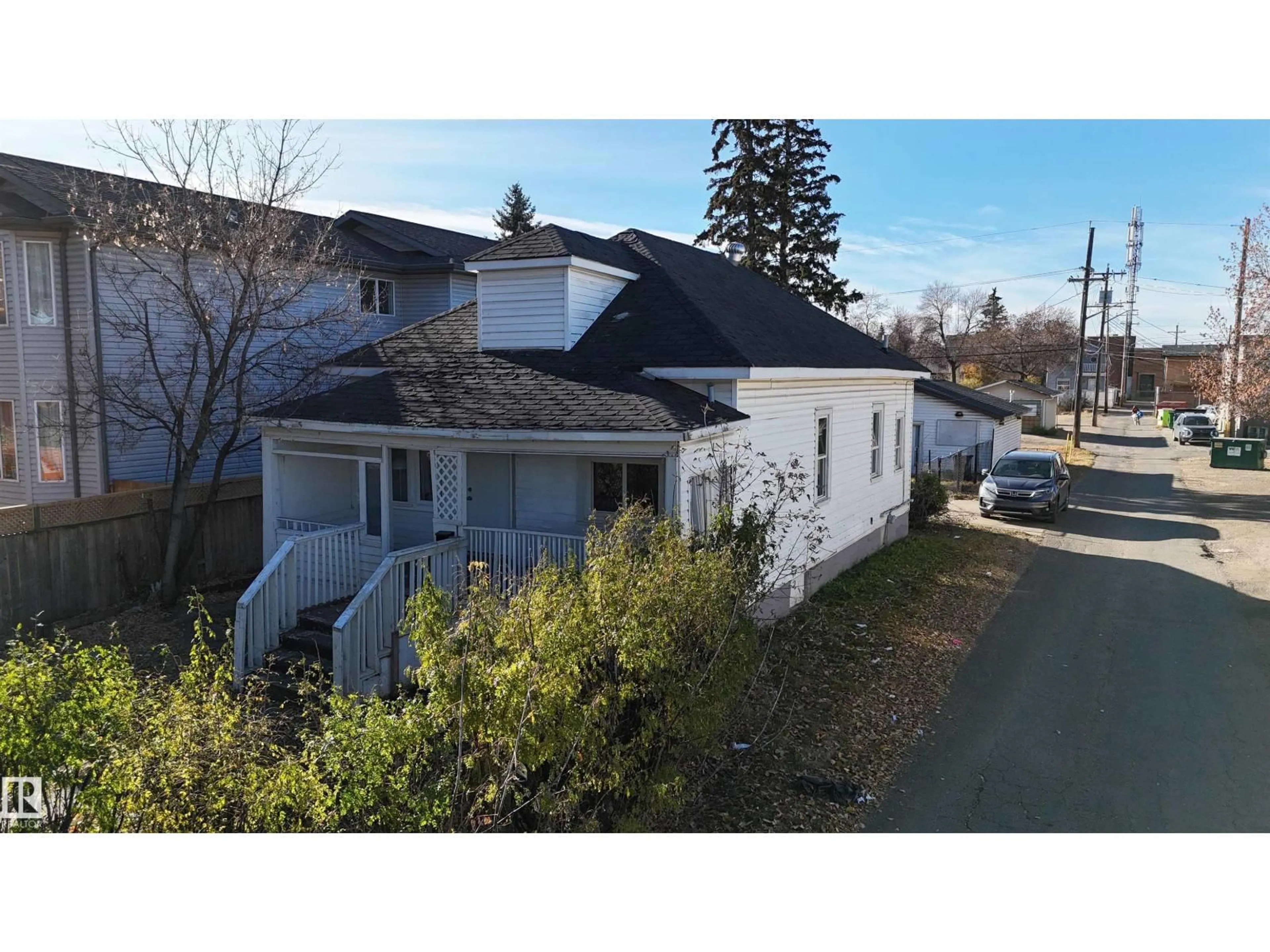 A pic from outside/outdoor area/front of a property/back of a property/a pic from drone, street for 11734 87 ST, Edmonton Alberta T5B3M7