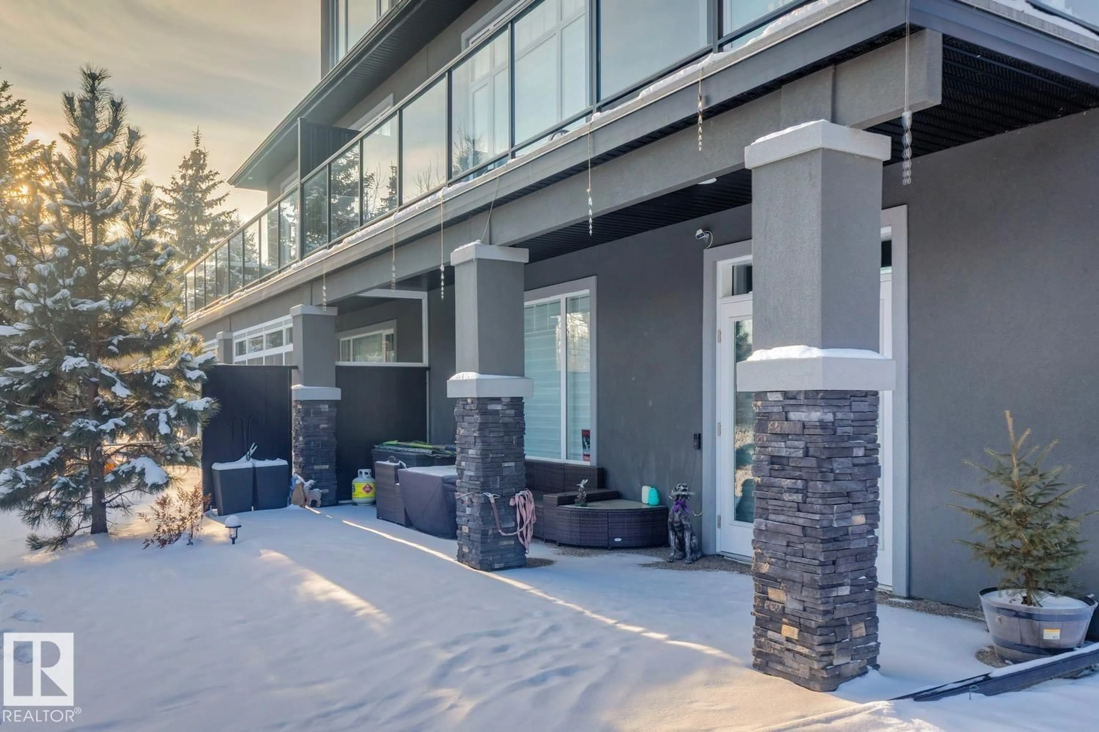 Patio, street for 19 20425 93 AV NW, Edmonton Alberta T5T7C7