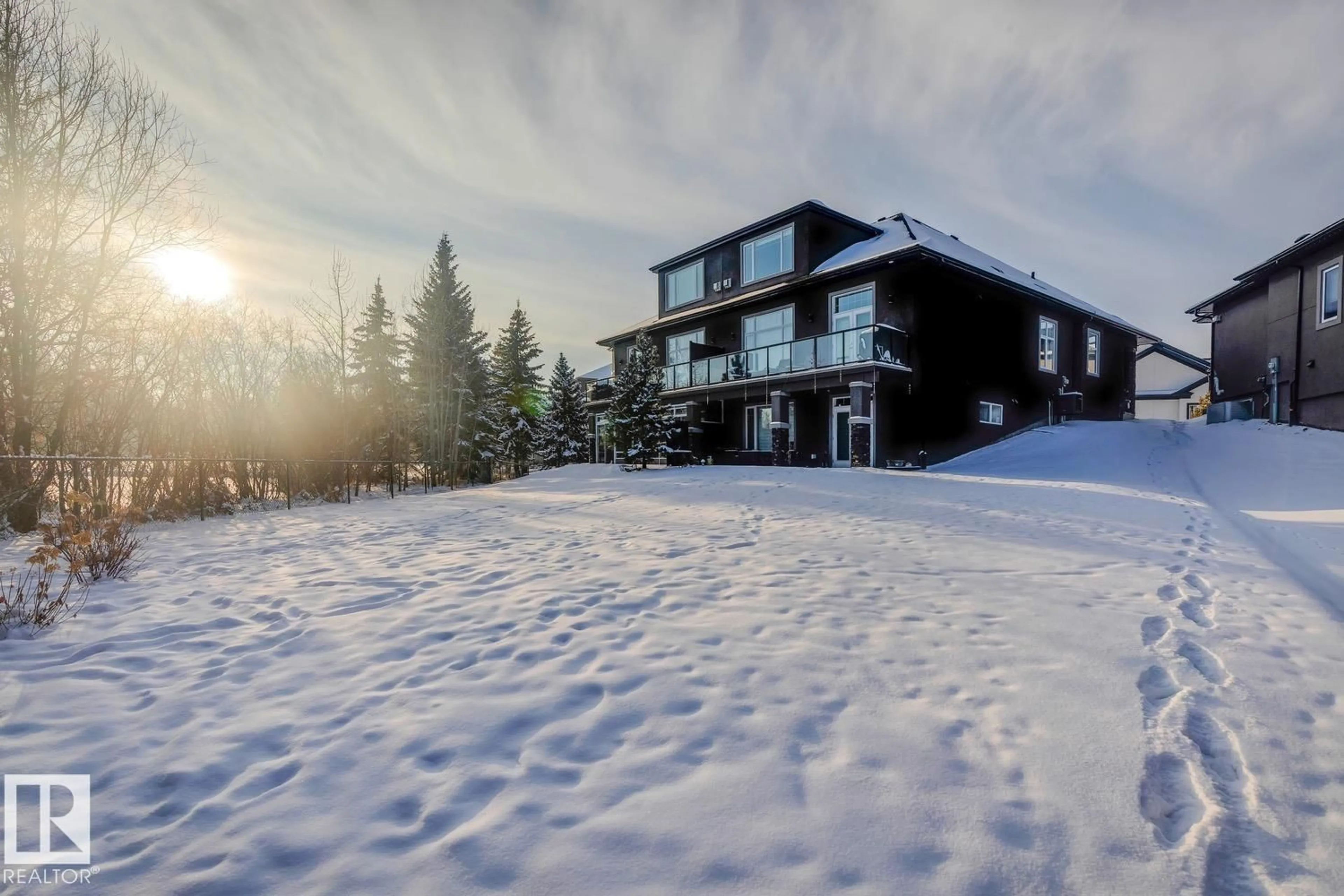 A pic from outside/outdoor area/front of a property/back of a property/a pic from drone, mountain view for 19 20425 93 AV NW, Edmonton Alberta T5T7C7